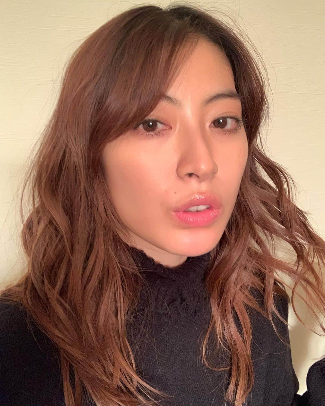 瀧本美織のインスタグラム：「. 巻き巻きの日でした😚」