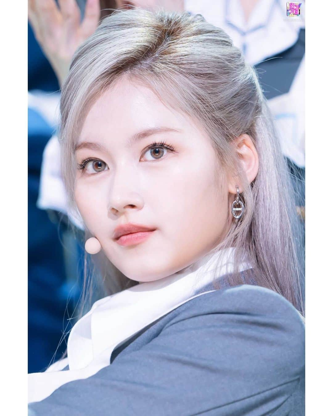 サナさんのインスタグラム写真 - (サナInstagram)「TWICE x Inkigayo PD Note ーーーーーーーーーー Follow > @sana.twice.kr < . @twicetagram #TWICE#트와이스#ONCE#Sana#사나 #Nayeon#나연#Jeongyeon#정연#Momo#모모#Jihyo#지효#Mina#미나#Dahyun#다현#Chaeyoung#채영#Tzuyu#쯔위」11月25日 16時32分 - sana.twice.kr