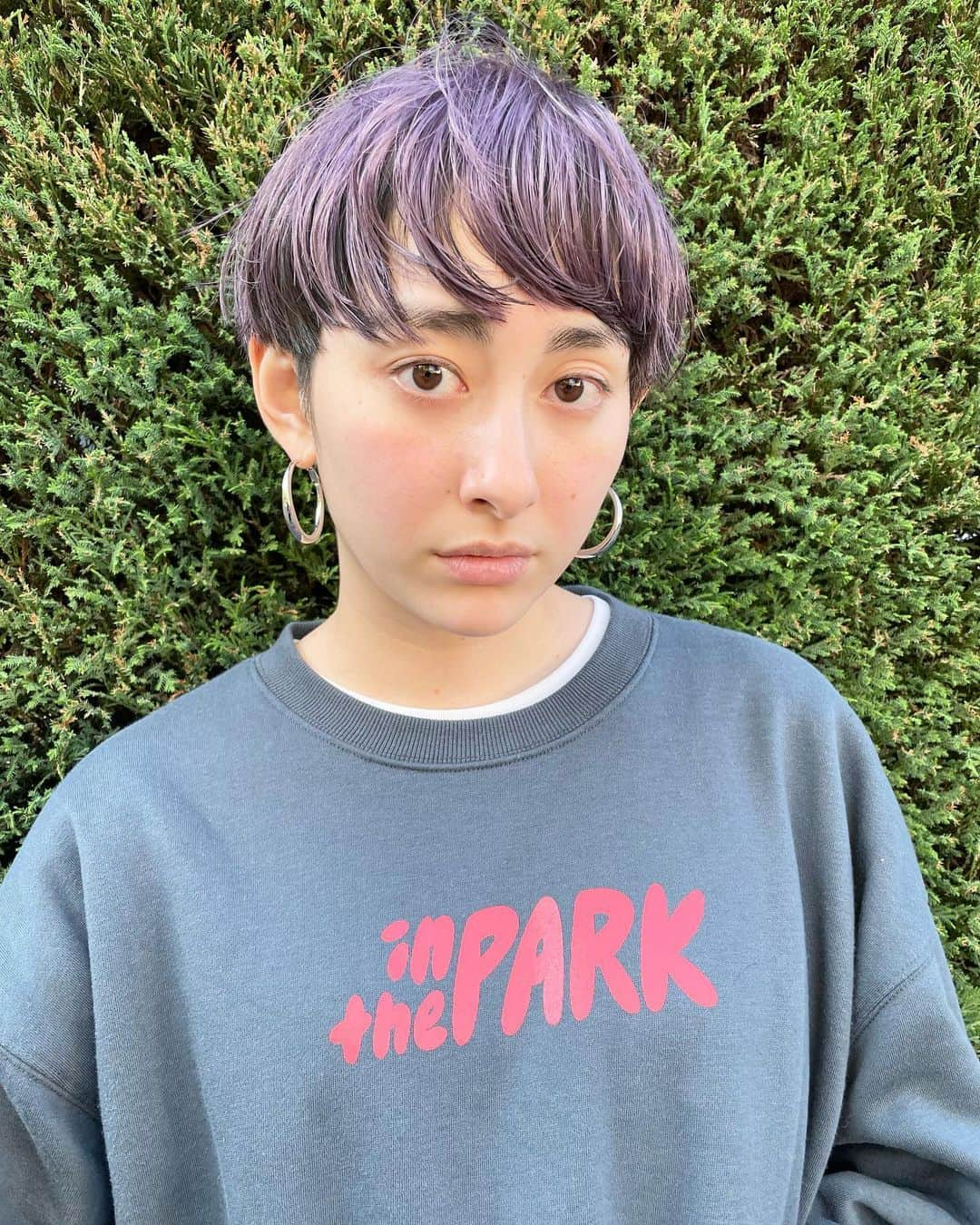 早見あかりさんのインスタグラム写真 - (早見あかりInstagram)「_ 🤪💜💜💜💜💜 ⁡ ⁡ #ブリーチカラー #パープルカラー #2枚とも同じ写真になっちゃった笑 #またいつか違うの載せようかな」11月25日 16時44分 - akari_hayami_official