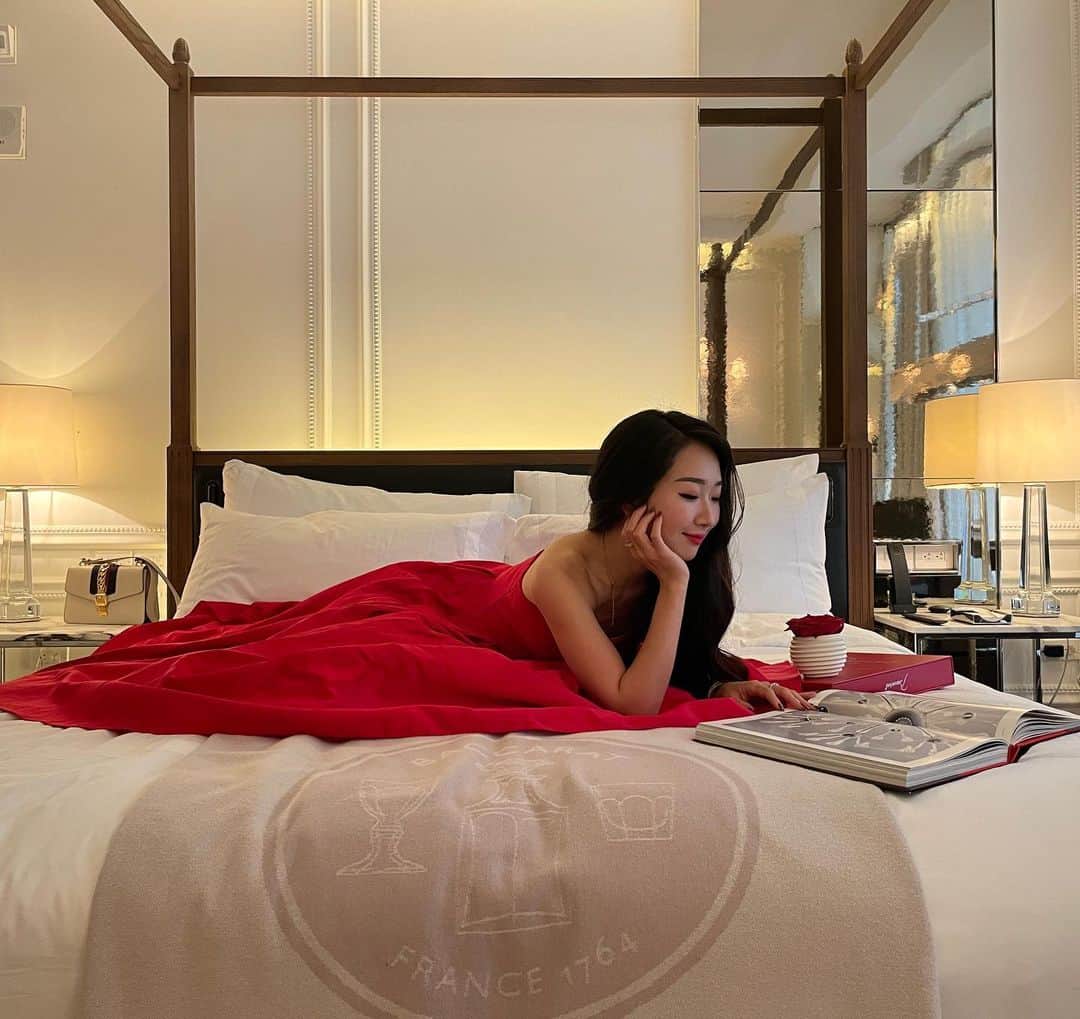 熊野あゆ（澄川鮎）さんのインスタグラム写真 - (熊野あゆ（澄川鮎）Instagram)「. I want to stay here again 🌹 . . #baccarat #baccaratcrystal #red #dress #reddress #instagood #instalike #instamood #instapic #instalove #hotel #nyc #us #usa」11月25日 16時59分 - ayu_kumano