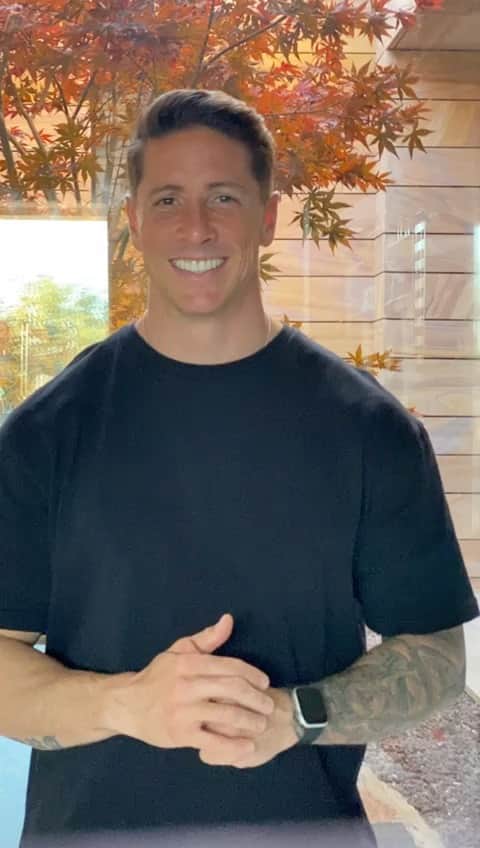 フェルナンド・トーレスのインスタグラム：「Me hace mucha ilusión dar la oportunidad a que más personas entrenen los mismos valores que tanto me han ayudado en la vida.  Todos merecemos jugar el Partido de nuestra Vida, siendo conscientes de quiénes somos, dónde estamos y adónde queremos llegar. Y lo más importante, sabiendo que el éxito no se consigue con un solo gol. El verdadero éxito es saber disfrutar de cada minuto, ofreciendo nuestra mejor versión.   Si puedo ayudarte a que tú también llegues adonde quieras llegar, y que aprendas a disfrutar de ese camino, para mí será un enorme placer.    Apúntate al nuevo formato reducido del programa El Partido de tu Vida: 9 ejercicios + 9 vídeos al 50%. En la bio y stories tienes el link.   https://entrenamiento.fernando9torres.com/partido-de-tu-vida  #Elpartidodetuvida #Valores #CrecimientoPersonal #FT #Publi #FernandoTorres」
