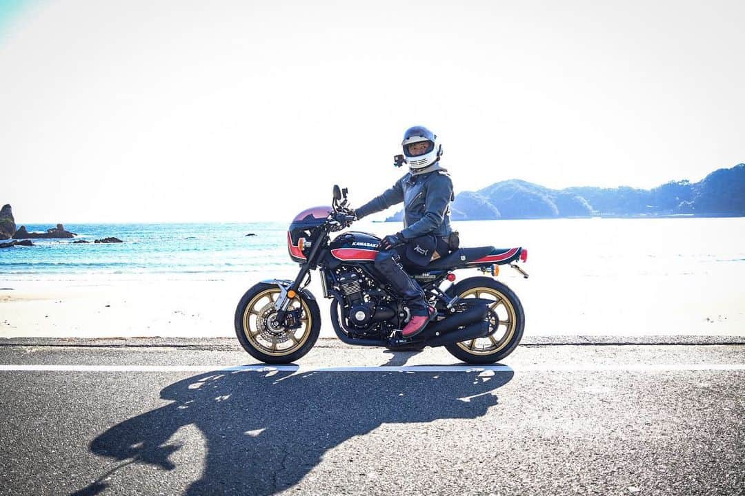 つるの剛士さんのインスタグラム写真 - (つるの剛士Instagram)「僕のオートバイ。  あちこちつれてってくれてありがとう。  #オートバイ　#相棒 #z900rs #kawasaki #シンZ #ノッチ さん @notch_dangerous  #つるのたび ロケ中　#BSフジ」11月25日 17時35分 - takeshi__tsuruno