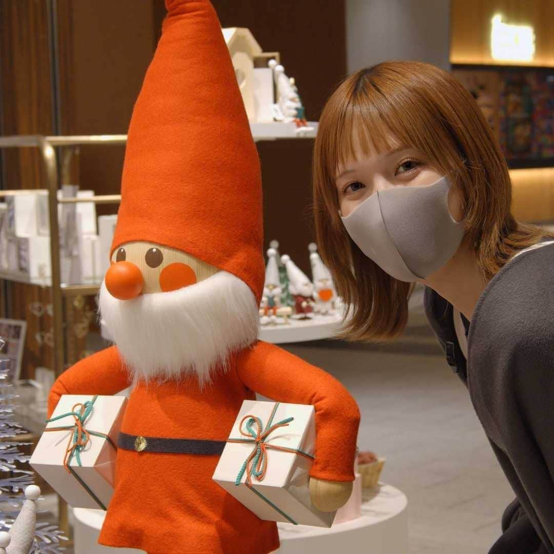 青木歌音さんのインスタグラム写真 - (青木歌音Instagram)「東京ミッドタウンのイルミネーションが綺麗らしいので遊びに行ったら想像以上に凄かった…!!!!✨✨  そのあとは少し背伸びして館内で買い物しようと思ったら、意外とお手頃にかわいいアイテムをゲットおおおぉ😂！！  #東京ミッドタウン #tokyomidtown #MIDTOWNCHRISTMAS #先取りクリスマス #PR」11月25日 18時08分 - memory_kanon