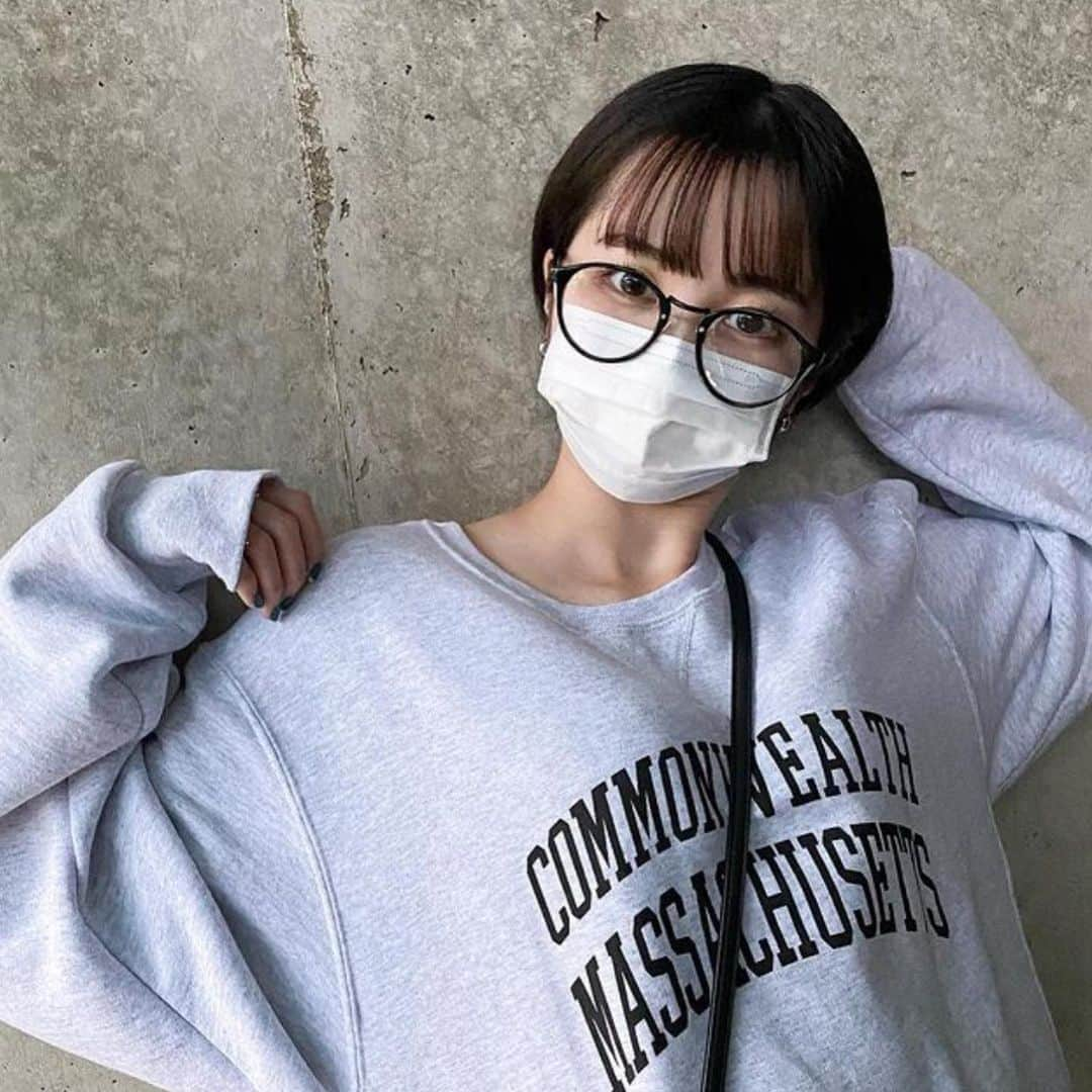 古着女子さんのインスタグラム写真 - (古着女子Instagram)「\ グレースウェットが好き ☁ /  定番のグレースウェットコーデを 紹介してみました🙌🏻  -` ̗ 是非参考にしてね 🐻 ˎˊ˗  📸 ： thankyou ▼  @nyny_kyoka1002  @p0l3__  @oxo___57   ──────────  🏡古着女子がプロデュースするブランドを紹介🏡  ・9090 ナインティナインティ @9090s_ 👖👟 ・spoon スプーン @spoon__store 🥄✨ ・nemne ねんね @nemne_store 🌿🥛  ──────────  ▫️プロフィールのリンクに 各ブランド サイトが 貼ってありますのでチェックしてください 🔍  ▫️古着を素敵に着こなしてる女性の方を Repostでご紹介させていただきます 🫐   ▫️写真は全て #フルジョ #古着女子 @furuzyo タグ付け投稿 or ご本人様に【掲載許諾】をとっております 🏷‪‪‪‪‬⸒⸒  ぜひ 素敵なコーデを 教えてください 🎧  #古着女子 #古着コーデ #ゆるコーデ #プチプラコーデ #服好きな人と繋がりたい #お洒落さんと繋がりたい #カジュアルコーデ #メンズライクコーデ  #メンズライク女子  #ストリートファッション #ストリート系女子  #スト女 #着画 #ラテカラーコーデ #置き画コーデ #ガーリーコーデ #今日のコーデ #ファッションコーデ #メンズライク #モテコーデ #シンプルコーデ  #古着すきな人と繋がりたい #秋服コーデ  #秋コーデ  #秋  # 秋服  #ワントーン  #ワントーンコーデ」11月25日 23時59分 - furuzyo