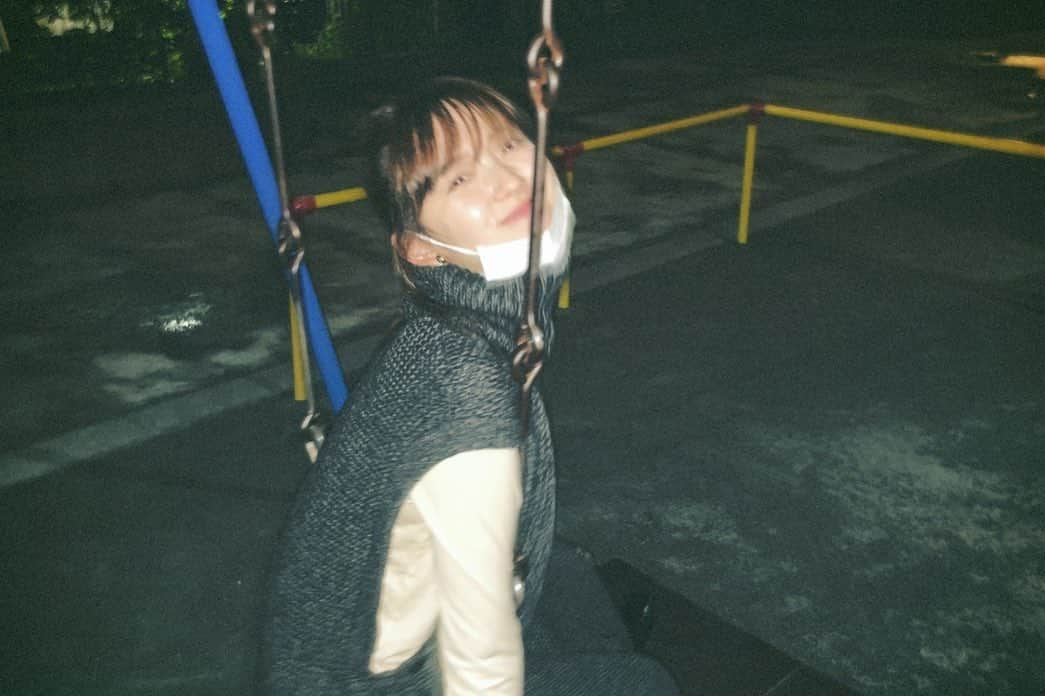 鈴木愛理さんのインスタグラム写真 - (鈴木愛理Instagram)「✴︎ ちょっと前に紗絵と夜の公園🐒  #撮影帰りに #帰るの名残惜しくて公園探して行ってきた #ブランコなんていつぶりだろ  #photoby岡崎」11月25日 18時39分 - airisuzuki_official_uf