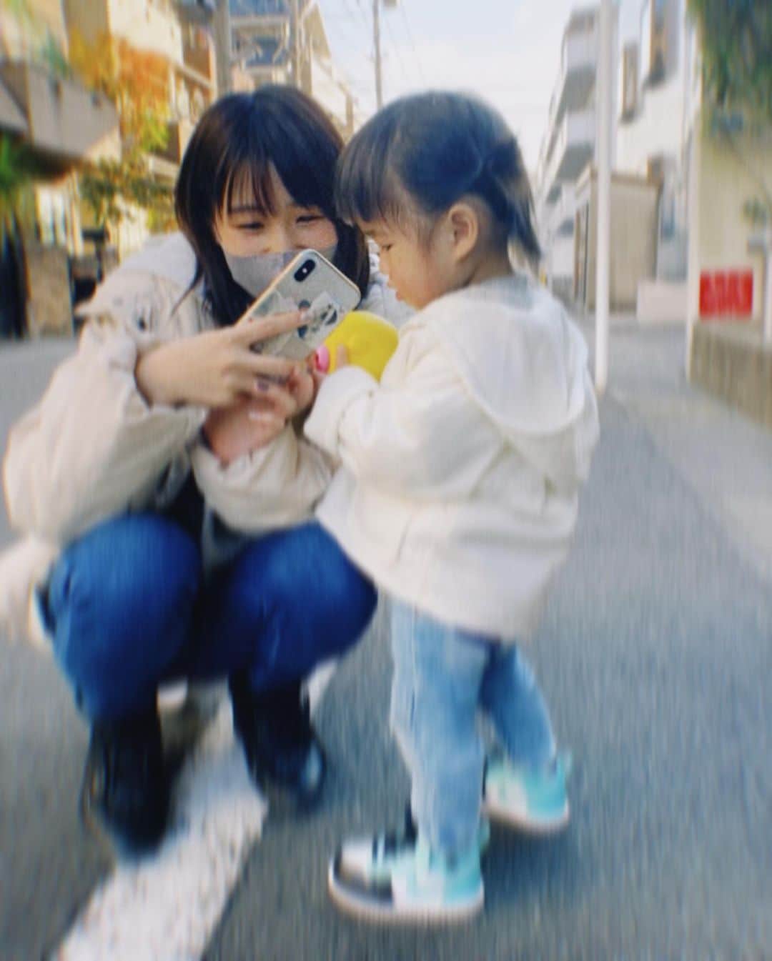 橋野彩葉さんのインスタグラム写真 - (橋野彩葉Instagram)「私は毎日楽しくて幸せだよ〜！！ すずはにもそう思って貰えてたらいいなぁと…🥲   #女の子ベビー  #女の子ママ  #1歳  #親子  #娘」11月25日 18時44分 - iroha_0521_