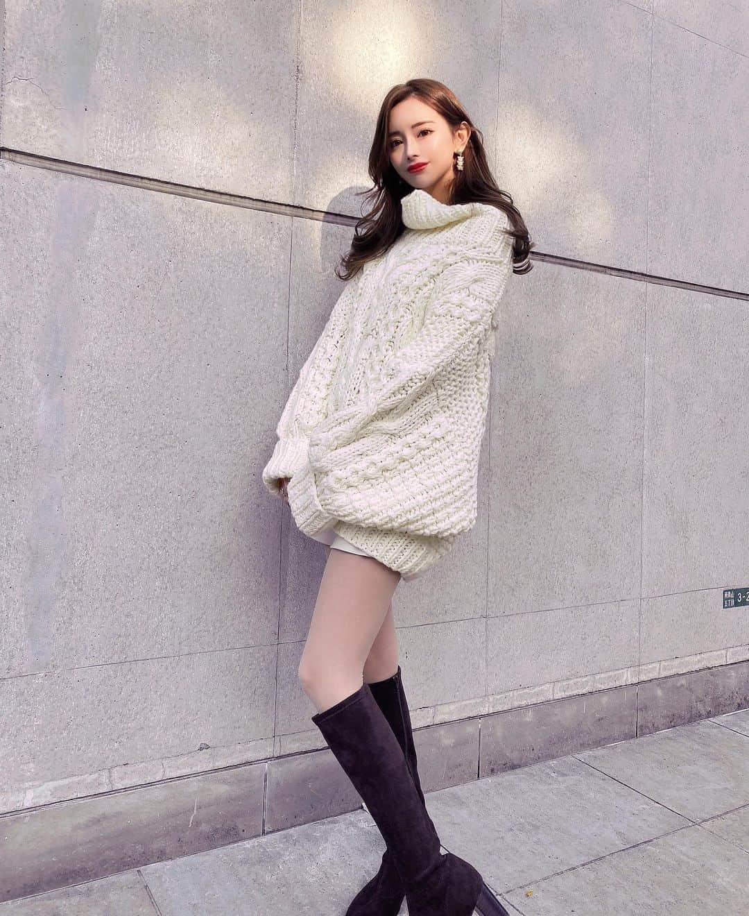 小川ももえさんのインスタグラム写真 - (小川ももえInstagram)「@belinda_official_world  今年の新作ニットも🧶bigシルエットがかわいい❄️✨  Netflixで地獄が呼んでいる見てるんだけど怖くてゾワゾワする〜♡ みんな見てる？🦍あいつがゴリラにしか見えない🐶🍄  🦍🦍🦍💫☠️  #belinda#ベリンダ」11月25日 19時24分 - momoe_0406