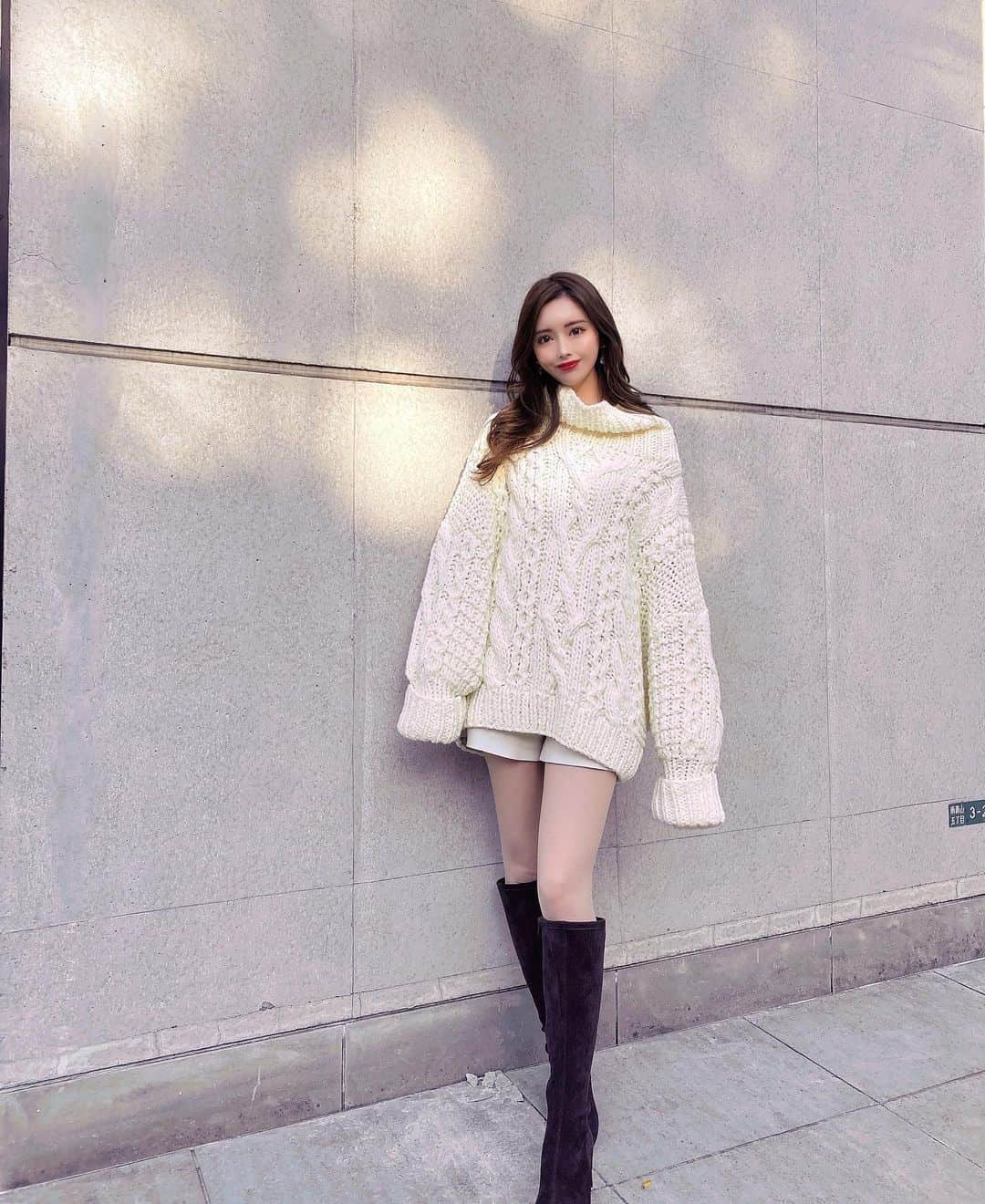 小川ももえさんのインスタグラム写真 - (小川ももえInstagram)「@belinda_official_world  今年の新作ニットも🧶bigシルエットがかわいい❄️✨  Netflixで地獄が呼んでいる見てるんだけど怖くてゾワゾワする〜♡ みんな見てる？🦍あいつがゴリラにしか見えない🐶🍄  🦍🦍🦍💫☠️  #belinda#ベリンダ」11月25日 19時24分 - momoe_0406