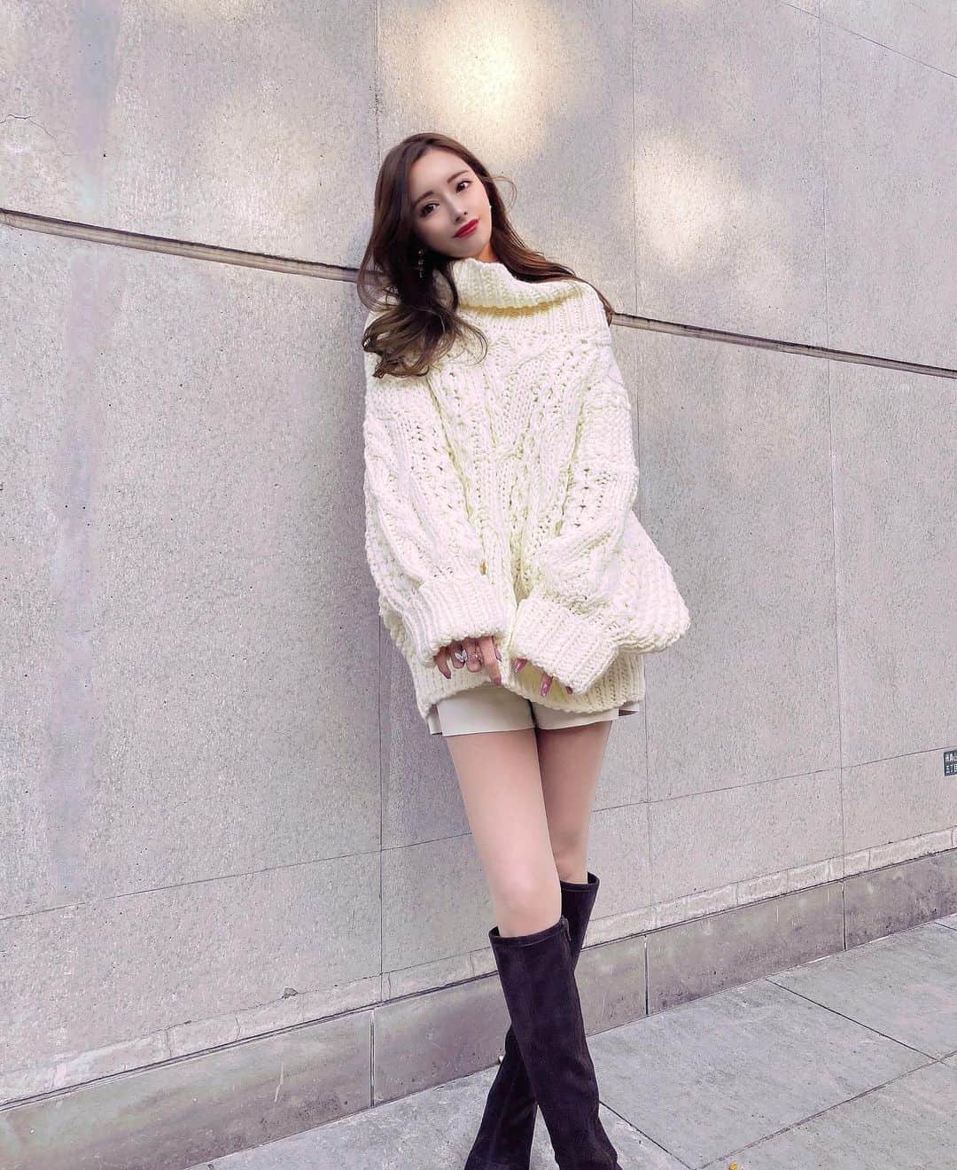 小川ももえさんのインスタグラム写真 - (小川ももえInstagram)「@belinda_official_world  今年の新作ニットも🧶bigシルエットがかわいい❄️✨  Netflixで地獄が呼んでいる見てるんだけど怖くてゾワゾワする〜♡ みんな見てる？🦍あいつがゴリラにしか見えない🐶🍄  🦍🦍🦍💫☠️  #belinda#ベリンダ」11月25日 19時24分 - momoe_0406