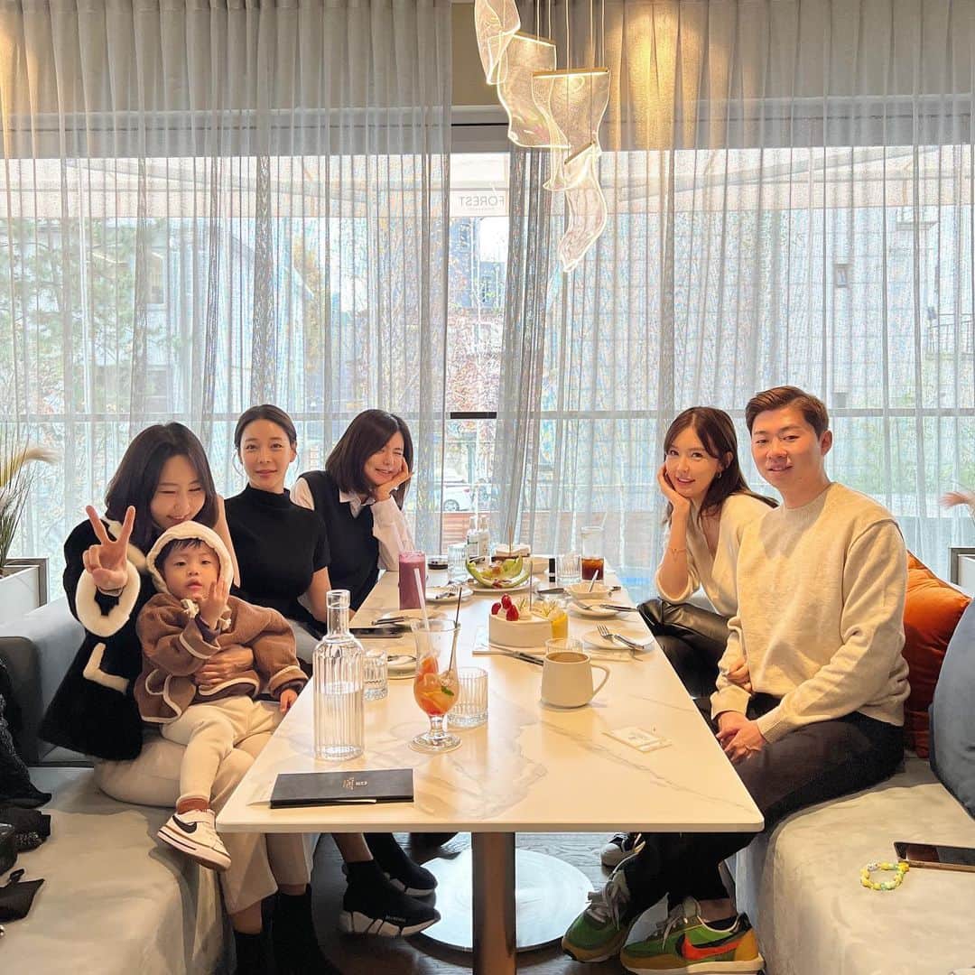 リュ・ジヘのインスタグラム：「한국 놀러온 별하랑~💕  #포레스트청담」