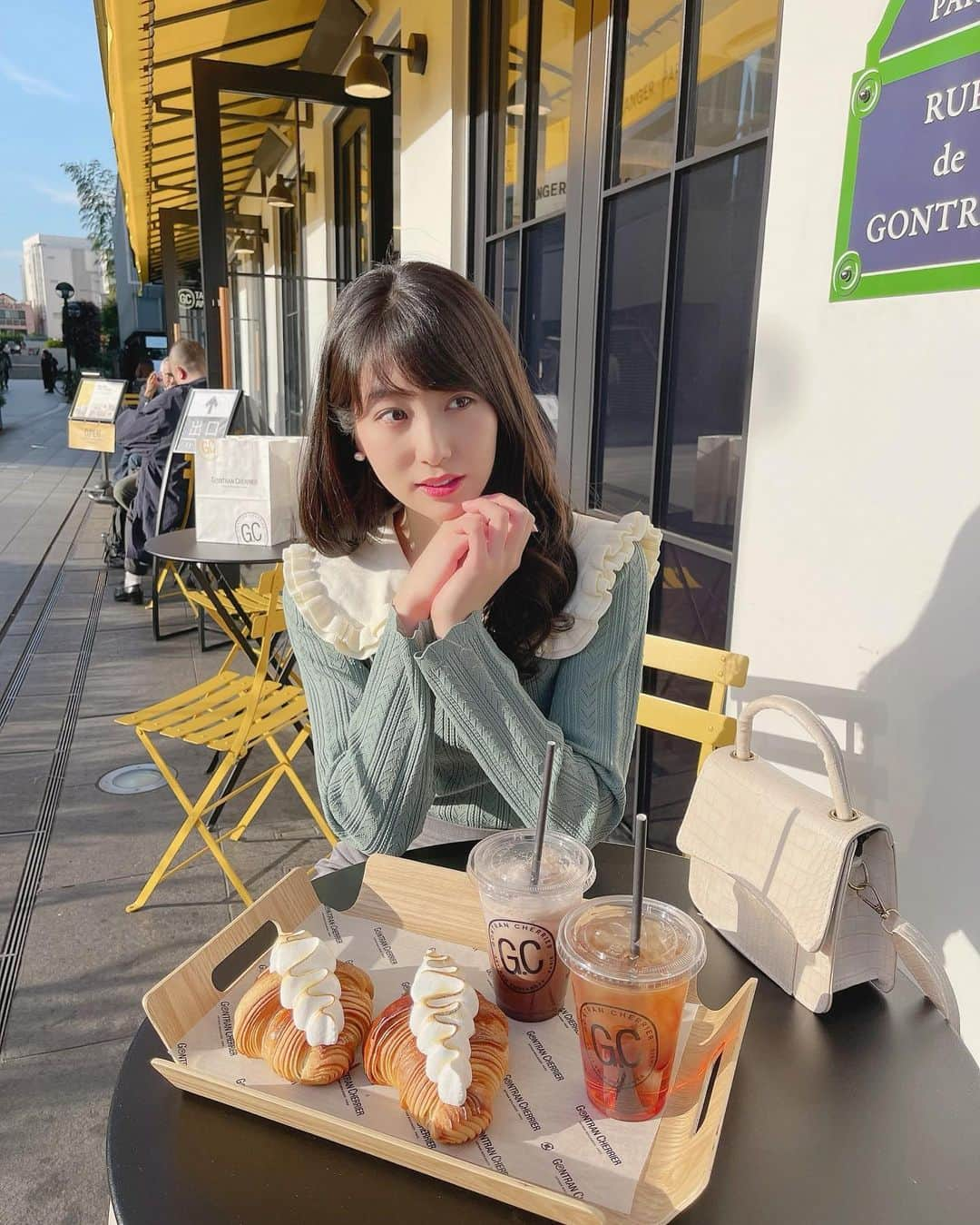 関根ささらさんのインスタグラム写真 - (関根ささらInstagram)「#ゴントランシェリエ 🥐💗 表参道に新しくオープンしたベーカリー🥖🥐 期間限定のゆず抹茶クロワッサンが美味し過ぎた😭👏🏻 . . テラス席がめちゃくちゃお洒落で海外に来たみたいだった！！また行きたいなぁ🥰🥰(パリのカフェでクロワッサン食べながらカフェラテ飲むのが夢) . . #gontrancherrier #omotesando #cafe #omotesandocafe #cafestagram #cafè #café #表参道カフェ #青山カフェ #原宿カフェ #aoyama #aoyamacafe #harajuku #harajukufashion #grl #grl購入品 #grlコーデ」11月25日 19時59分 - sasarasekine