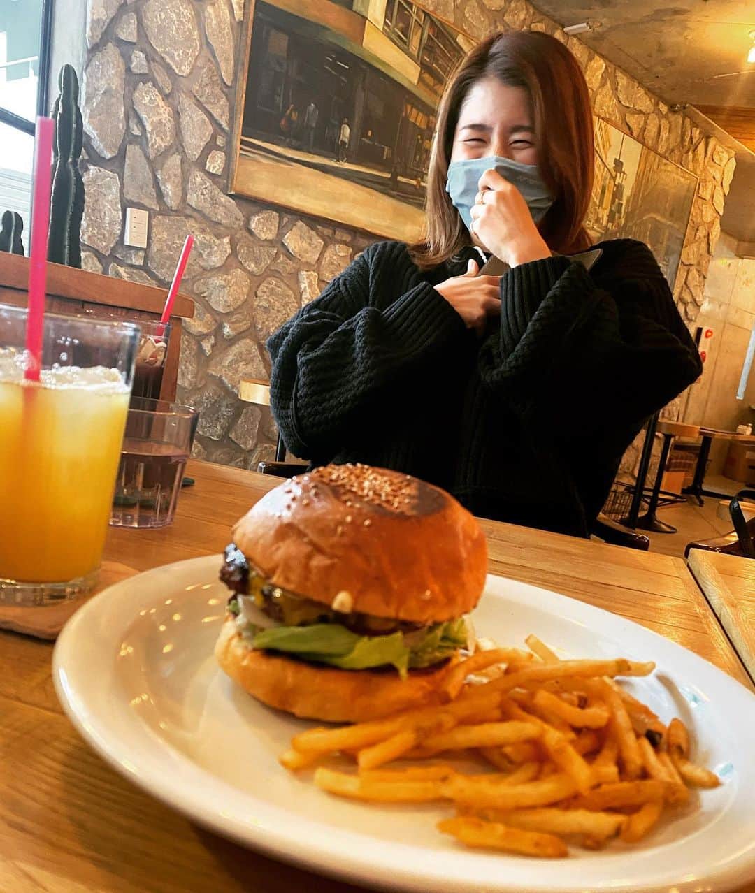 宮里藍のインスタグラム：「あぁ楽しすぎた時間☺️💕 @bdmntnfujiimizuki ちゃんとの時間はいつも最高で充実していて、本当にあっという間！色んな視点を持っていて気遣いも出来て、でもハッキリと自分の意見をフラットに嫌味なく伝えられるひと。学びも多くて刺激的な時間をいつも本当にありがとー！ #私だけ食いしん坊 #それは前からか 笑笑   My friend @bdmntnfujiimizuki  is amazing. She is smart, always has a great perspective on life. So much fun to spending quality time with you Mizuki! Love you:) #myfriend❤️ #girlstime」
