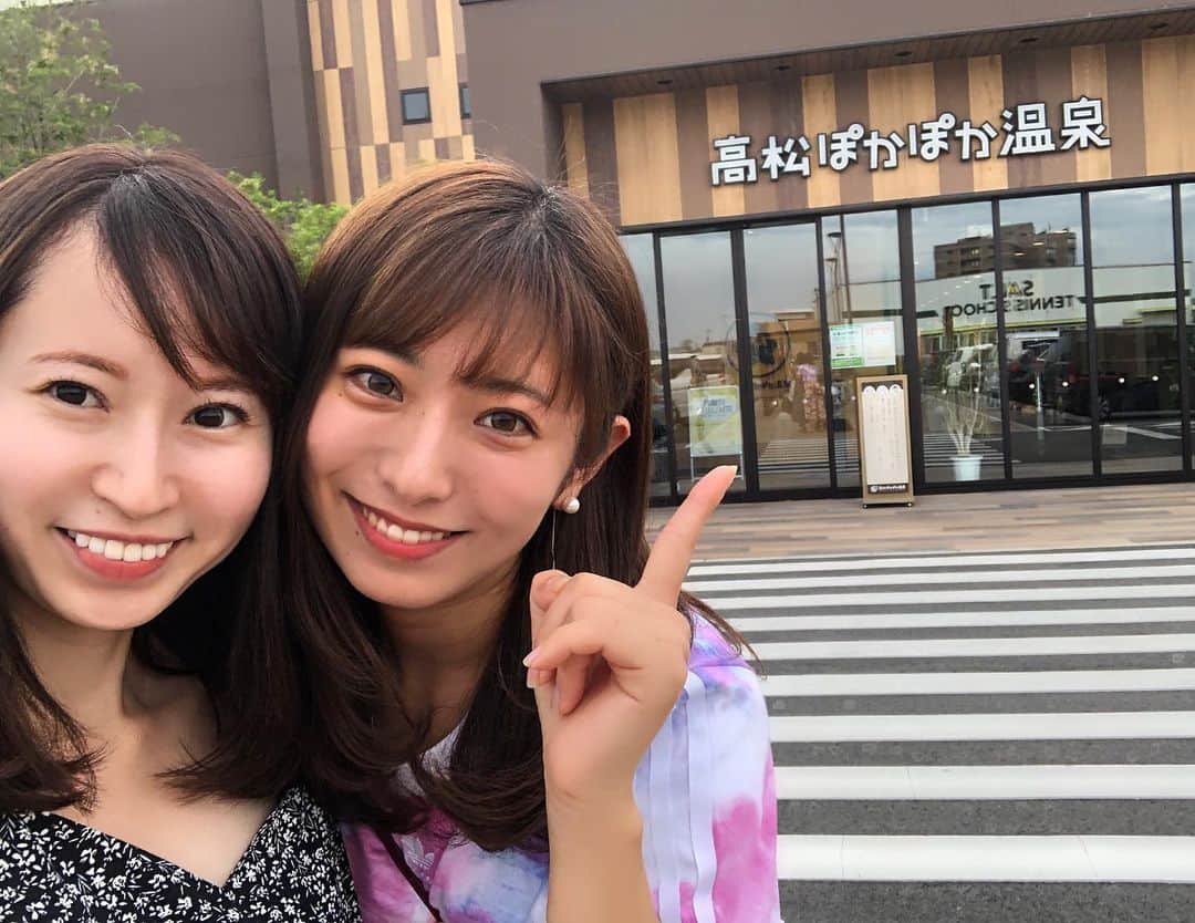 のインスタグラム：「👯‍♀️ . きょうは愛すべき相棒 中濱さんの誕生日です🐻‍❄️💕 . 毎日一緒にいた生活から 2ヶ月会わない生活になって寂しさもありますが、 変わらずラインしたり電話したり 相変わらずのペースに元気をもらっています😂 . 写真は高松を一緒に出た最後の日。 思い出のたくさん詰まった 大好きなぽかぽか温泉に 最後に大好きな人と行けて良かったなあ♨️ . 週末会えるの楽しみにしてます❣️ 28歳も変な人でいてください🙋‍♀️笑 . #高松 #ぽかぽか温泉 #サウナ #塩サウナ #秒で出る人 #露天風呂 #筋トレ @ayana_nakahama」