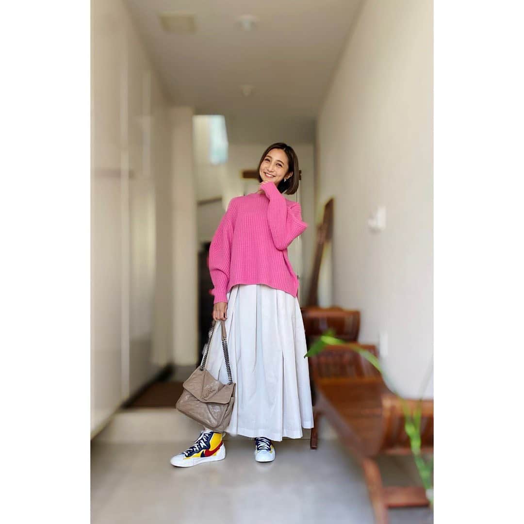 近藤夏子さんのインスタグラム写真 - (近藤夏子Instagram)「.   ピンクのニットな日💗 　 セーターもスカートも大好きなNORC✨ 　 ニットは大きめだから ワンピースとかにも合わせたいな〜。 　  そしてこれまたお気に入りのスニーカー🤍 　 　 #私服 #かこの私服だよ」11月25日 20時46分 - kondokako0804