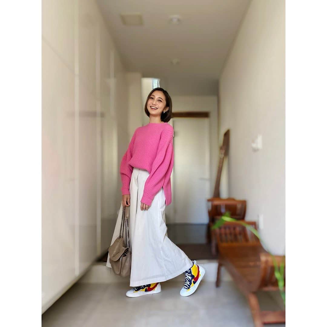 近藤夏子さんのインスタグラム写真 - (近藤夏子Instagram)「.   ピンクのニットな日💗 　 セーターもスカートも大好きなNORC✨ 　 ニットは大きめだから ワンピースとかにも合わせたいな〜。 　  そしてこれまたお気に入りのスニーカー🤍 　 　 #私服 #かこの私服だよ」11月25日 20時46分 - kondokako0804