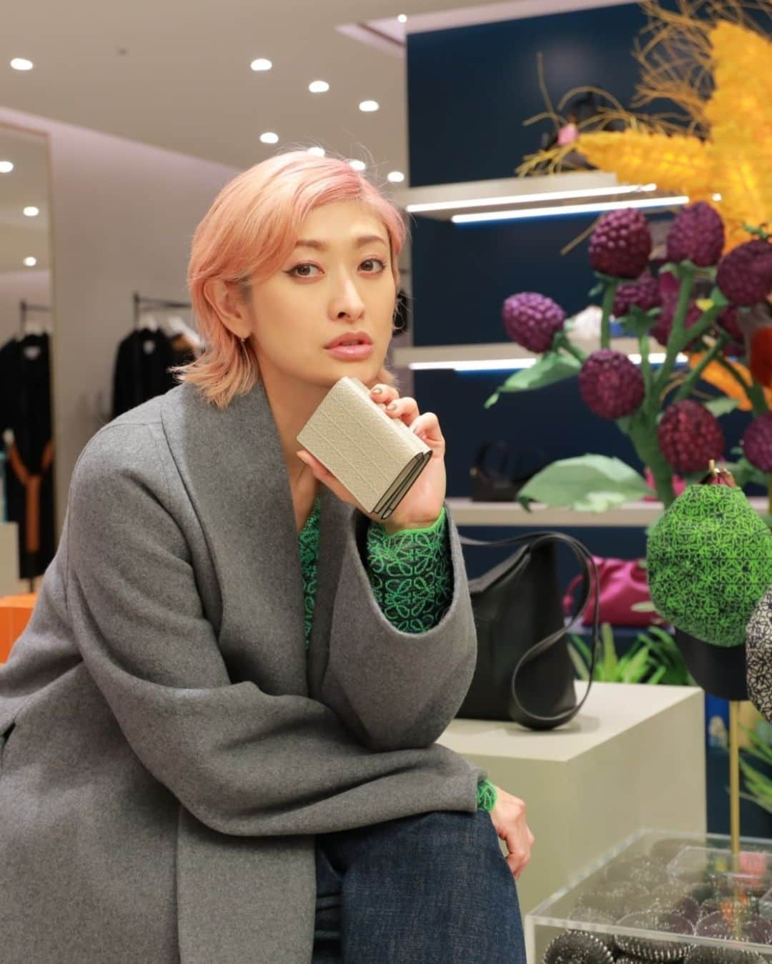 山田優さんのインスタグラム写真 - (山田優Instagram)「LOEWE @loewe  横浜そごう店 11/27にグランドオープンするそうです!!  LOEWEの世界観とカラフルなバッグや お財布が可愛かった♡♡♡  #loewe #ロエベ」11月25日 20時47分 - yu_yamada_