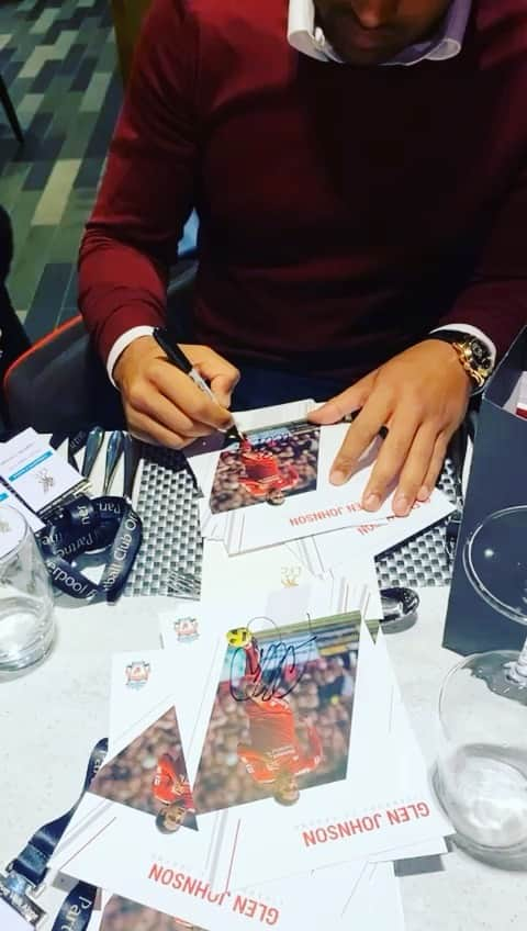 グレン・ジョンソンのインスタグラム：「Great to be back at Anfield #lfc #ynwa」