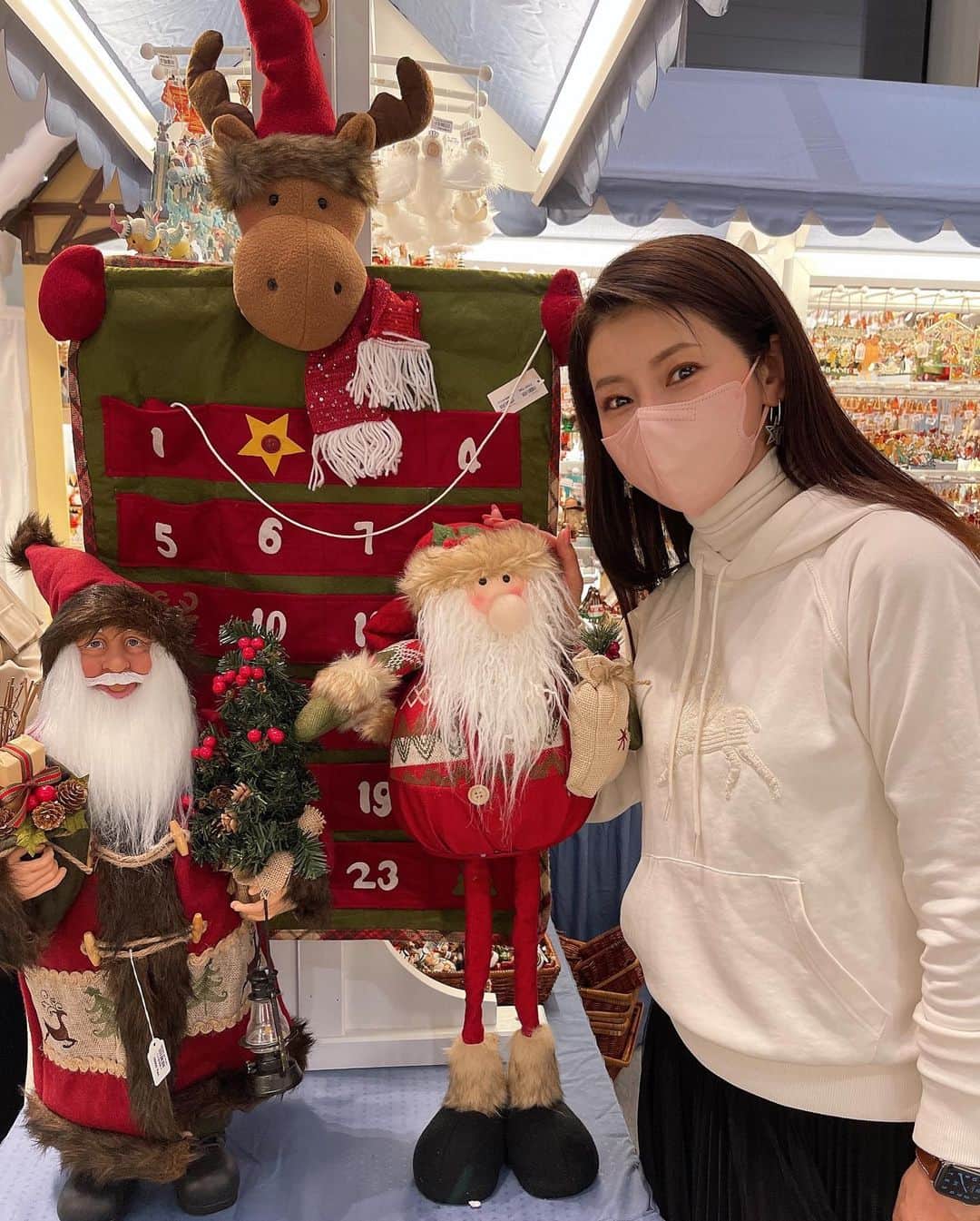 水谷雅子さんのインスタグラム写真 - (水谷雅子Instagram)「美味しいきしめんをいただいた後は、 同じフロアーにあるクリスマスマーケットショップへ、🎄 もう可愛すぎて吸い込まれるように入ってしまいましたよ。☺️💖🎶 #クリスマスマーケット#可愛すぎる #ケーテウォルファルト #気分はクリスマス #水谷雅子#水谷雅子beautybook50の私  #水谷雅子の美容の秘訣シリーズ」11月25日 21時17分 - mizutanimasako