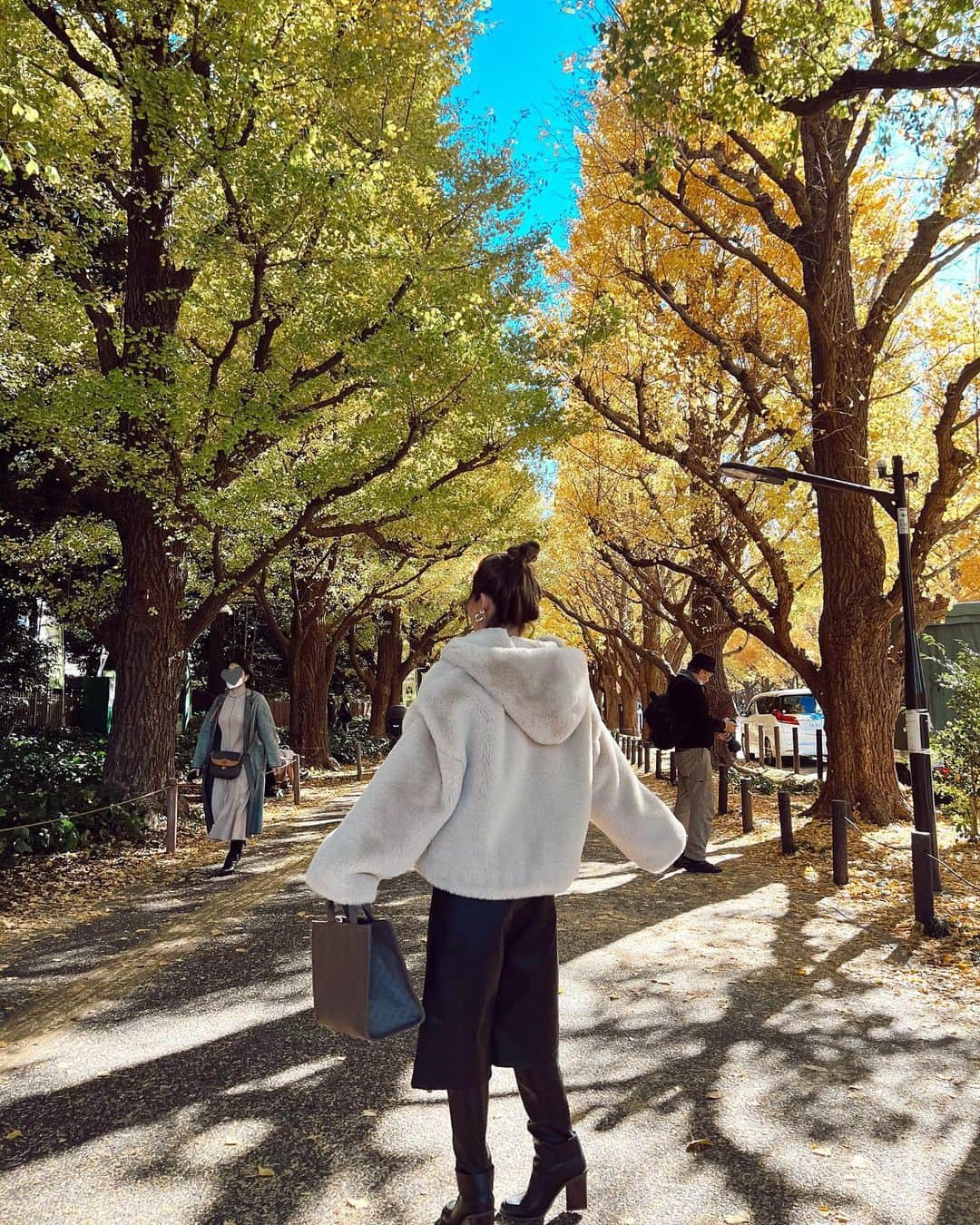 山中美智子さんのインスタグラム写真 - (山中美智子Instagram)「今年も素敵だった🍂  #やってきましたこの季節  #ご近所 #外苑いちょう並木   📸　@yuuikaa7」11月25日 21時20分 - alexiastam1988