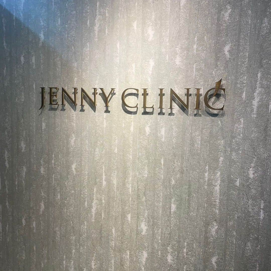 井口眞緒さんのインスタグラム写真 - (井口眞緒Instagram)「先日、用事を済ませた後 @jennyclinic に全身脱毛をしに行ってきました〜 都心からのアクセスが良いので ついでに行けて便利でした✨  めちゃくちゃ痛みに弱いので緊張していたのですが、 医療脱毛なのに！！ 全然痛くなくて安心しました😮‍💨  金額も財布に優しく手に届きやすい金額だし、 意外にポイントなのが予約の取りやすさ💓 よくある予約取れなくてズルズル伸びる...みたいなの最小限に抑えてくれるからおすすめです☺  今なら¥25,000OFFになるキャンペーンもあるみたいなので、 是非チェックしてください🥺  #ジェニークリニック #医療脱毛 #全身脱毛 #脱毛 #脱毛クリニック #渋谷脱毛」11月25日 21時32分 - iguchi.mao