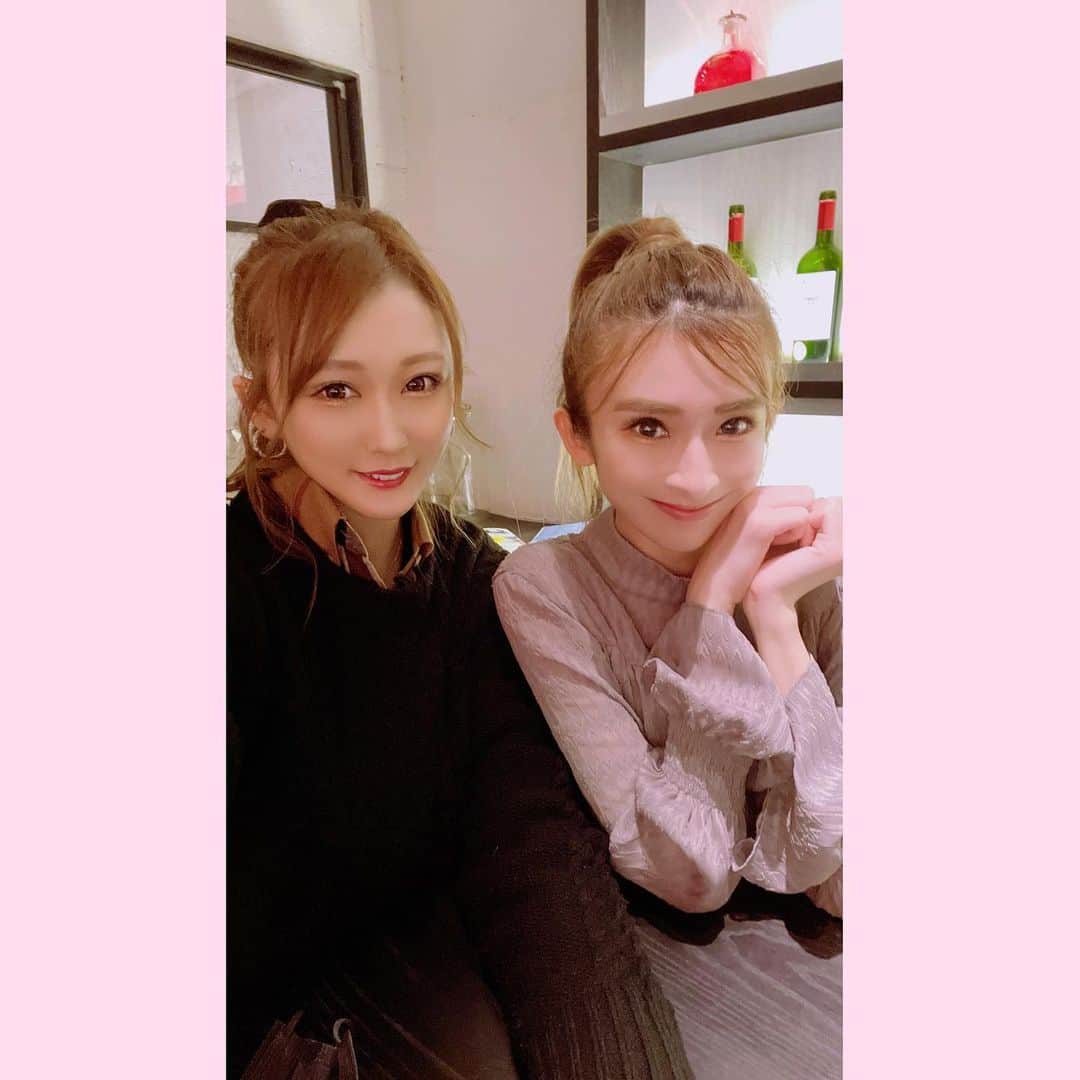 七瀬美月さんのインスタグラム写真 - (七瀬美月Instagram)「久々にまなみのDJ見に行ってきた💐💓😍 コロナ禍だったしDJ見に行くのはもう1年半以上ぶりだったかも！久々に見れてたのしかった🥳  1時間のDJ休憩時間で2人でご飯食べた👨‍🦲 それ以外ずっとDJ見ながら一人でお酒飲んでたら酔いました😂 お酒飲んだのも半年ぶりくらいかも！w たのしかった💗  LB8内装めちゃくちゃ可愛くて クラブ苦手だからカフェでDJしてくれると行きやすい🍒💿 ソファー席もあって子連れもok💕✨ 12月はここで3回くらいDJするみたいだからみんなも行こー💛⭐️  .  #代官山#cafe#djaramichimanami  #LB8#久々の夜遊び#🥳🥳🥳」11月26日 1時00分 - yskwask1114