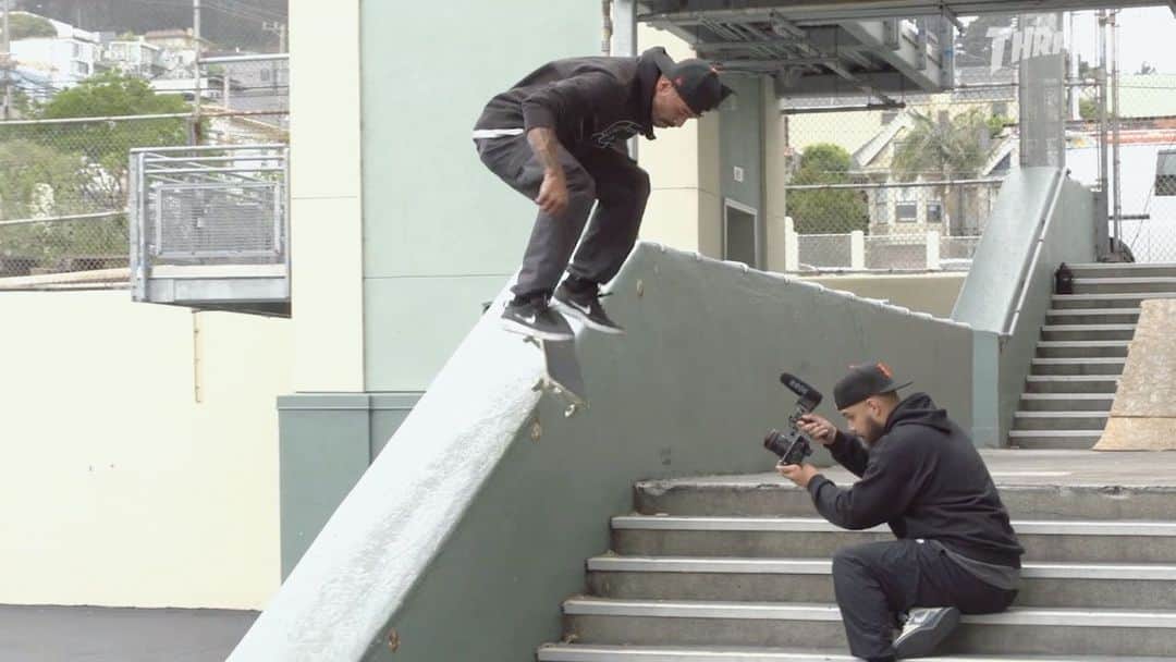 マニー・サンティアゴのインスタグラム：「“CALIFORNIA” Part. My interpretation of my favorite era in skateboarding which was the early 2000s. Hope you enjoy 💕 🎥: @spanishmiketv & @kevperez  📹: @_nickhanson @cesar_vi @tannerrowe  🎶: @ron_barcia | @transviolet」