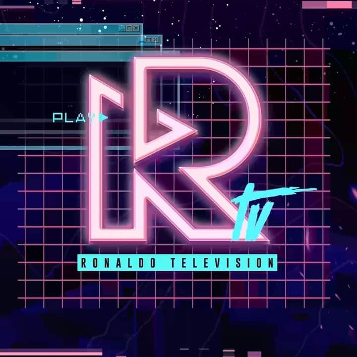 ロナウドのインスタグラム：「Hoje é um dia muito especial pra mim e espero que pra vocês também: às 19h, estreia a Ronaldo TV - meu canal na Twitch. 🖥📱 É uma alegria imensa ver esse projeto se concretizando!   Com o isolamento da pandemia, fui sentindo uma necessidade cada vez maior de me conectar com vocês, interagir, retribuir. Passei a jogar mais e o mundo dos games, que eu já achava fascinante, entrou de vez pra minha rotina. Como vocês, também assisti a muitas lives, fui me interessando mais pelo universo digital e pela forma como os jovens estão mudando hábitos e, consequentemente, padrões de consumo.  Foi vivendo esse processo que nasceu a Ronaldo TV na minha cabeça e, a partir de hoje, estaremos mais conectados do que nunca. 🌐  Sejam bem-vindos!  Acessem twitch.tv/ronaldotv   #ronaldotv」