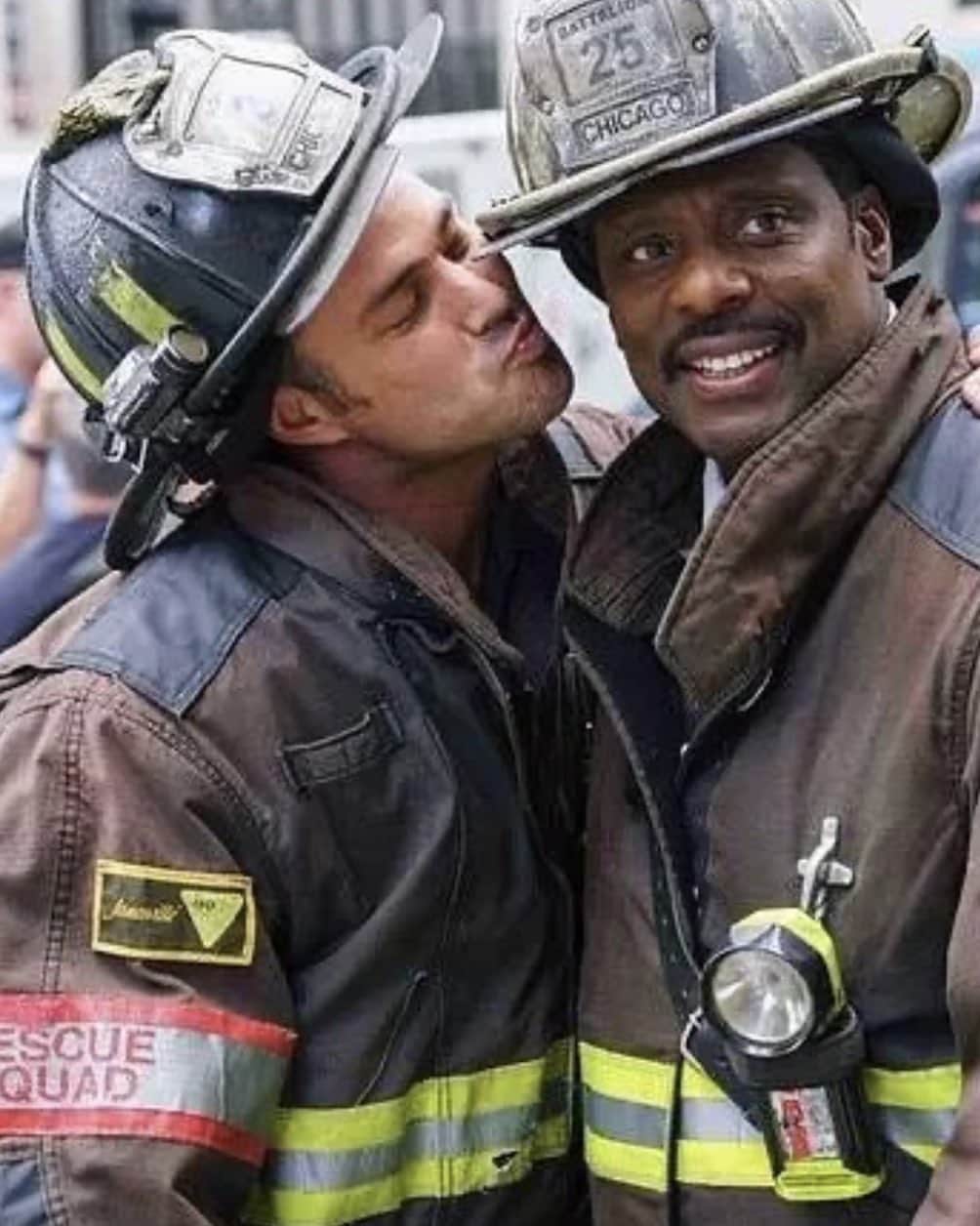 テイラー・キニーのインスタグラム：「Happy Thanksgiving from Chicago!! Severide and Chief Boden sending love and light! Be kind. Gobble Gobble! #Chicagofire」