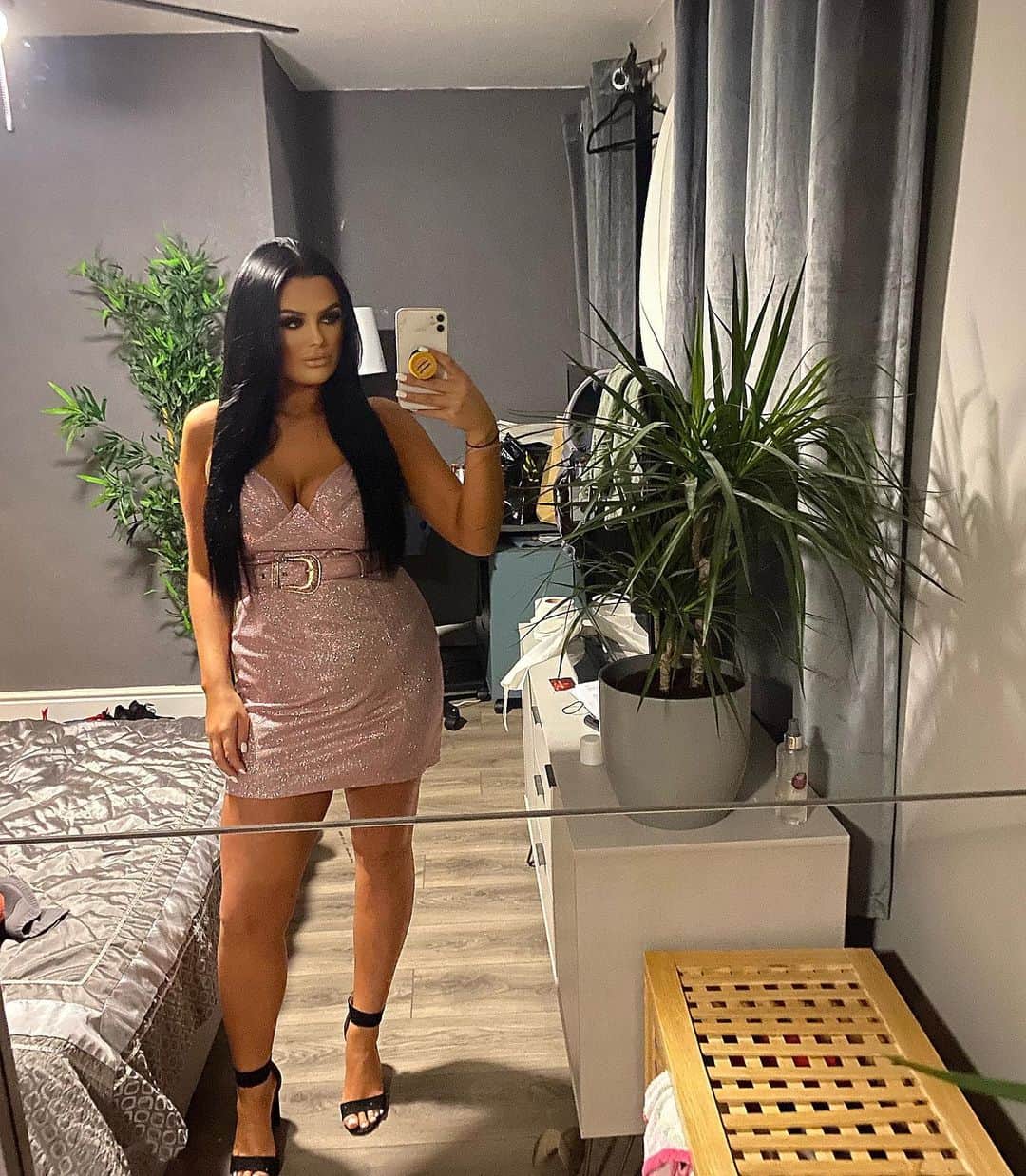 アラン·クロフトのインスタグラム：「Well my birthday party was definitely an eventful night 🙂」