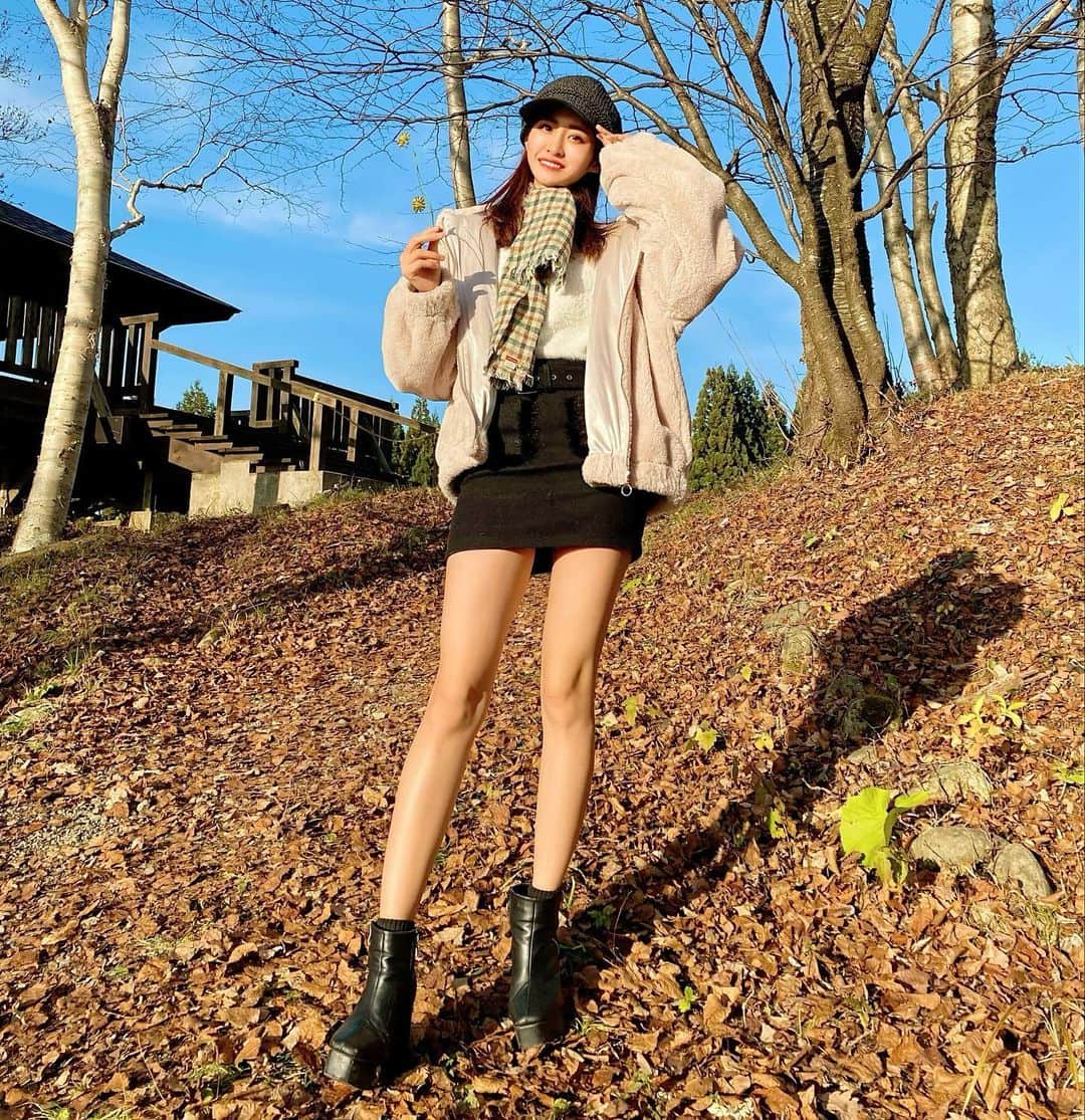 月中秋実さんのインスタグラム写真 - (月中秋実Instagram)「・ ・ 朝だよ☀️ おはよう☺️ ・ ・ #撮影#モデル#model#ファッション#おしゃれ#fashion#コーデ#コーディネート#マフラー#帽子#ベレー帽#スカート#ミニスカ#ミニスカート#skirt#ブーツ#boots#ショートブーツ」11月26日 6時38分 - tukinakaakimi