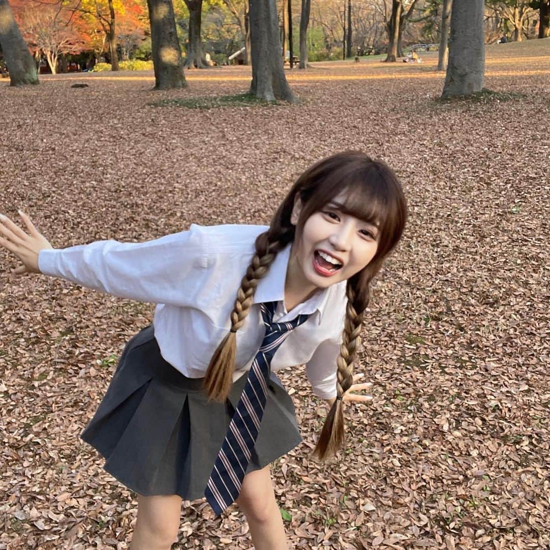 のインスタグラム：「とある撮影の合間に秋を楽しんでおりました🍂 高2最後の秋🐄」