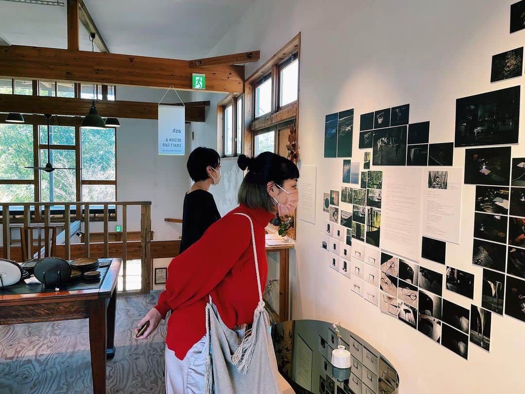 加藤紀子のインスタグラム：「鹿児島を中心に開催中の クラフトイベント 『ash DESIGN CRAFT FAIR2021」 二日目もえみりちゃんとあちこち巡らせて頂いてます！  そんな二人がこの後18時頃から　@ash_designcraft  のアカウントでインスタライブをやるので、お付き合いいただけたら嬉しいです！  #ash_2021」