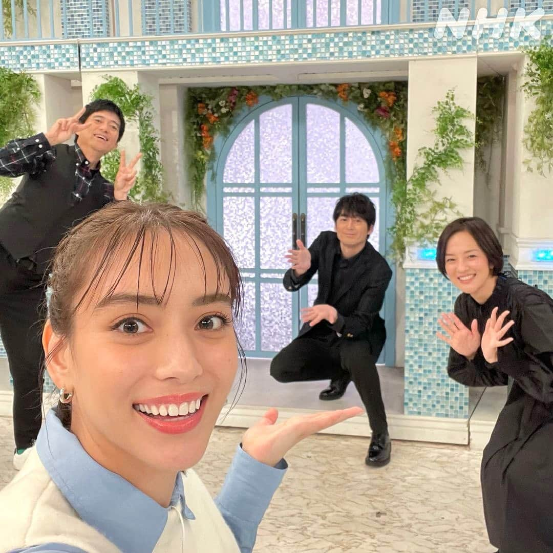 あさイチさんのインスタグラム写真 - (あさイチInstagram)「鈴木です。 今日のプレミアムトークは滝沢カレンさん。  明るくて前向きなカレンワールドを 堪能させて頂きました。  華丸さんが担々麺を作ったコーナーで カレンさんのレシピを読みあげたのですが、 リハーサルのときに声に出して読んでみたらカミカミで…💦  「偉大な装飾役の合いびき肉」とか 「軽快にふりまかせば」とか、 カレンさんならではの語感や言葉の連なりに大苦戦。 10回近く練習しました😅  「s**t kingz(シットキングス)」さんの ダンスレッスンも盛り上がりました！  マフラーダンスとカレーうどんダンスで この冬、体を温めようと思います🔥  ありがとうございました！  #滝沢カレン さん #担々麺  #シットキングス さん #stkgz  #ダンス #マフラーダンス #カレーうどんダンス #博多華丸大吉 #鈴木奈穂子 アナ #nhk #あさイチ #8時15分から」11月26日 17時42分 - nhk_asaichi