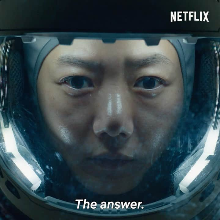 ペ・ドゥナのインスタグラム：「I’m so excited that the first official teaser trailer came out. #thesilentsea  #24Dec2021  only on @netflix   넷플릭스 오리지날 시리즈 #고요의바다 첫 티저예고편을 공개합니다 2021년 12월 24일 크리스마스이브에 #넷플릭스 에서 본편을 공개합니다 기대해주세요! @netflixkr」