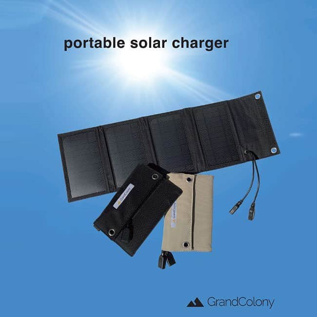 MEI(メイ) のインスタグラム：「ソーラーチャージデバイスが新登場✨ ソーラーパネルで充電可能！ アウトドアはもちろん災害時にも役立つアイテムです  ■2ポート搭載 ・品番・　 GRD-000-000012  ・価格・ \8,500（+tax)  ■1ポート ・品番・　 GRD-000-000011  ・価格・ \7,500（+tax)  #mei #meibag #mei_bag #メイ #メイバッグ #リサイクルナイロン #sustainable #サスティナブル #outdoor #アウトドア #camp #キャンプ」