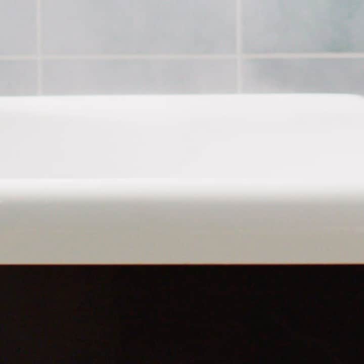 ラッシュのインスタグラム：「Be Somewhere Else. Whether that’s in a bath with a good book; taking some me-time with a facemask and a cuppa; or simply getting outside for some fresh air, we’re encouraging our customers to stop scrolling and be somewhere else instead. We want to engage with you in places that look after you and your mental wellbeing. Read more via the Link in Bio.」
