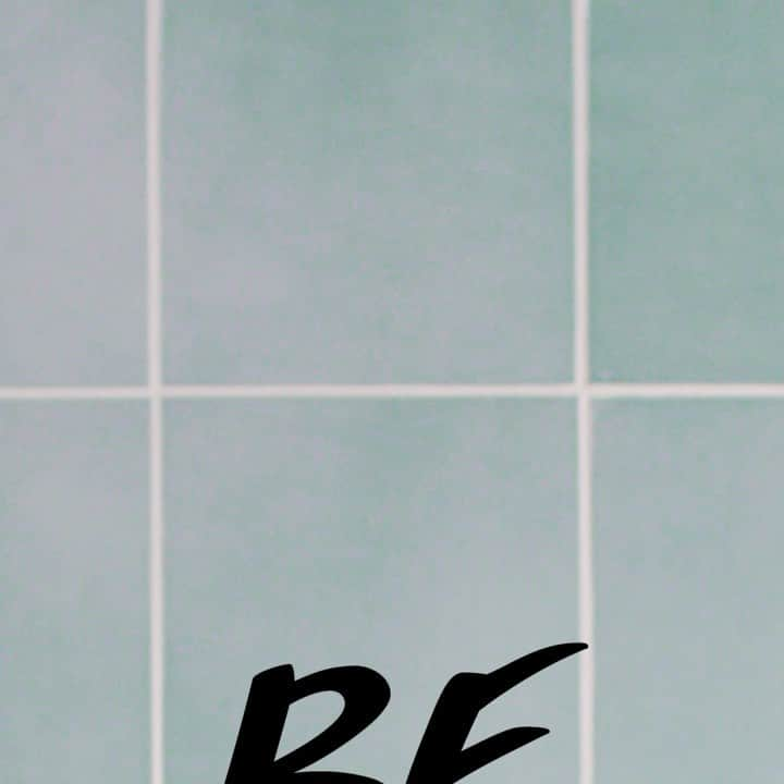 ラッシュのインスタグラム：「Be Somewhere Else. Whether that’s in a bath with a good book; taking some me-time with a facemask and a cuppa; or simply getting outside for some fresh air, we’re encouraging our customers to stop scrolling and be somewhere else instead. We want to engage with you in places that look after you and your mental wellbeing. Read more via the Link in Bio.」