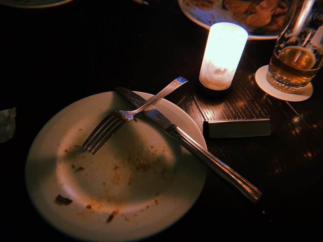 おもてちゃんのインスタグラム：「🍽🕯🥃 前を見て進もう=(^.^)=」