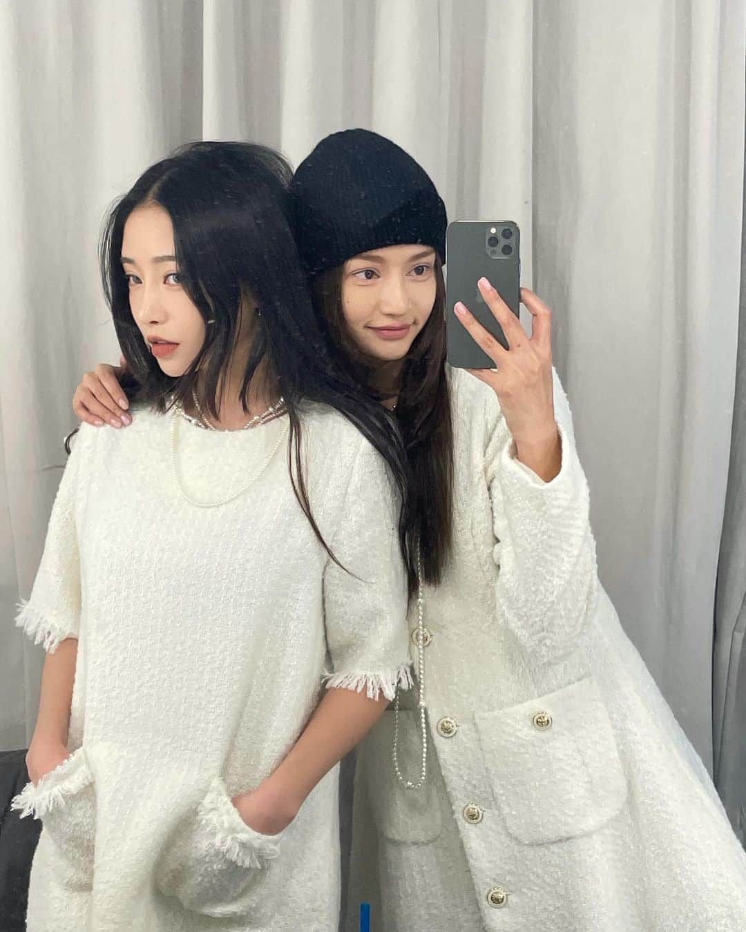 パク・ソラのインスタグラム：「순백의 그녀둘☃️❄️🤍🤍」