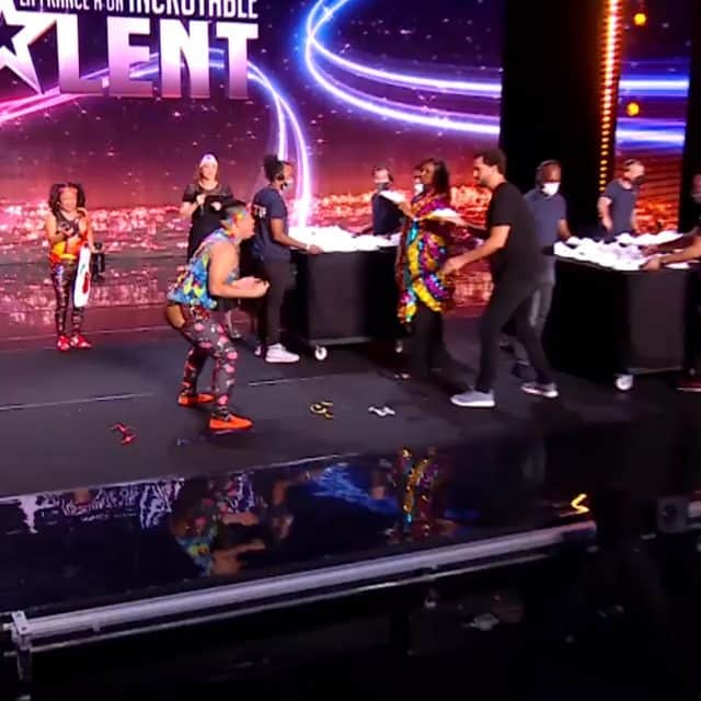 チェリー吉武のインスタグラム：「La France a un incroyable talent season16 We have delivered a cherry-style cherry challenge in France. 🇫🇷merci france  フランス・ゴッド・タレントシリーズ16 オーディション番組ですが審査員、スタッフさん入り混じるチャレンジだった ありがとう🇫🇷おフランス🇫🇷  #LFAUIT  #mrcherry」