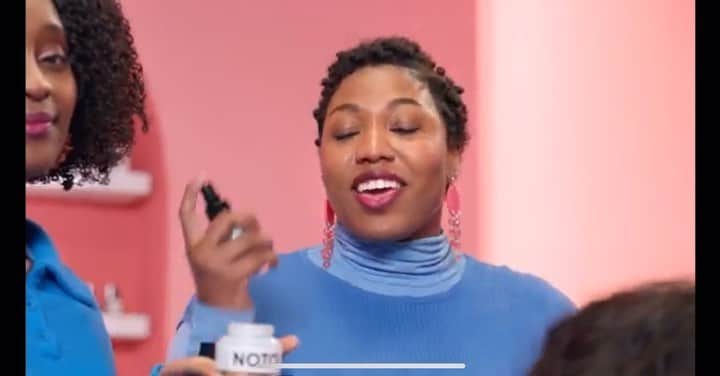 glorianotoのインスタグラム：「Okay I’m living for this jingle that @americanexpress #shopsmall made for us - giving that holiday camp 🙌✨ was so cute to see what they came up with and honored to be featured !」