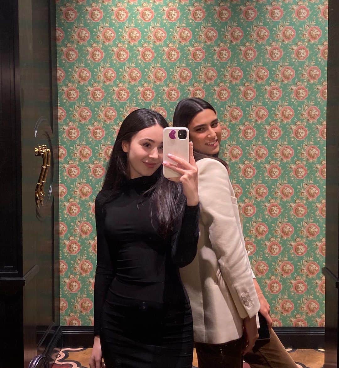 エレナ・アレジ・後藤のインスタグラム：「🖤 camera roll drop 🖤」