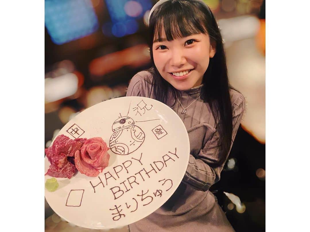 水崎綾女さんのインスタグラム写真 - (水崎綾女Instagram)「まりちゅーのお誕生日お祝いしたよ。 プレートにまりの好きな麻雀牌とスターウォーズの絵を書いてくれたよ🥰喜んでくれてよかったぁ。  そして、写真集くれたよ♡♡♡合法ロリ、かわいすぎた。  @marinanagasawa1008   #お誕生日 #BD #Birthday #happybirthday #誕生日 #ハッピーバースデー #写真集 #ロリ #合法ロリ #グラビア #gravure #グラビア写真集 #スターウォーズ #starwars  #麻雀 #麻雀牌 #🀄️」11月26日 18時59分 - misakiayame