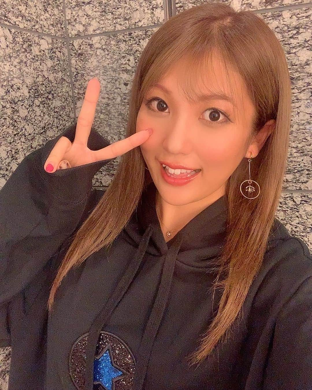 神谷麻美さんのインスタグラム写真 - (神谷麻美Instagram)「#ロアナ で #ツヤ髪 サラサラ～💇‍♀️💗🎶 になったよ〜🥰💖💘🦙💖💘✨  岡野さん💖いつも綺麗にしてくれてありがとうございます🥰💖🌟️💖✨」11月26日 20時12分 - asamice428