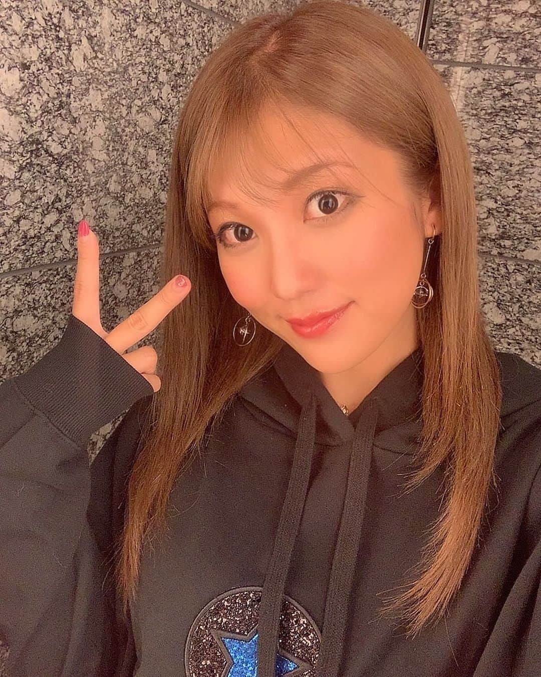 神谷麻美さんのインスタグラム写真 - (神谷麻美Instagram)「#ロアナ で #ツヤ髪 サラサラ～💇‍♀️💗🎶 になったよ〜🥰💖💘🦙💖💘✨  岡野さん💖いつも綺麗にしてくれてありがとうございます🥰💖🌟️💖✨」11月26日 20時12分 - asamice428