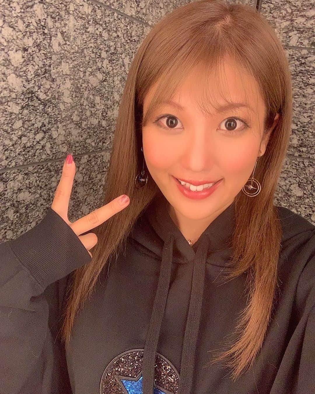 神谷麻美さんのインスタグラム写真 - (神谷麻美Instagram)「#ロアナ で #ツヤ髪 サラサラ～💇‍♀️💗🎶 になったよ〜🥰💖💘🦙💖💘✨  岡野さん💖いつも綺麗にしてくれてありがとうございます🥰💖🌟️💖✨」11月26日 20時12分 - asamice428