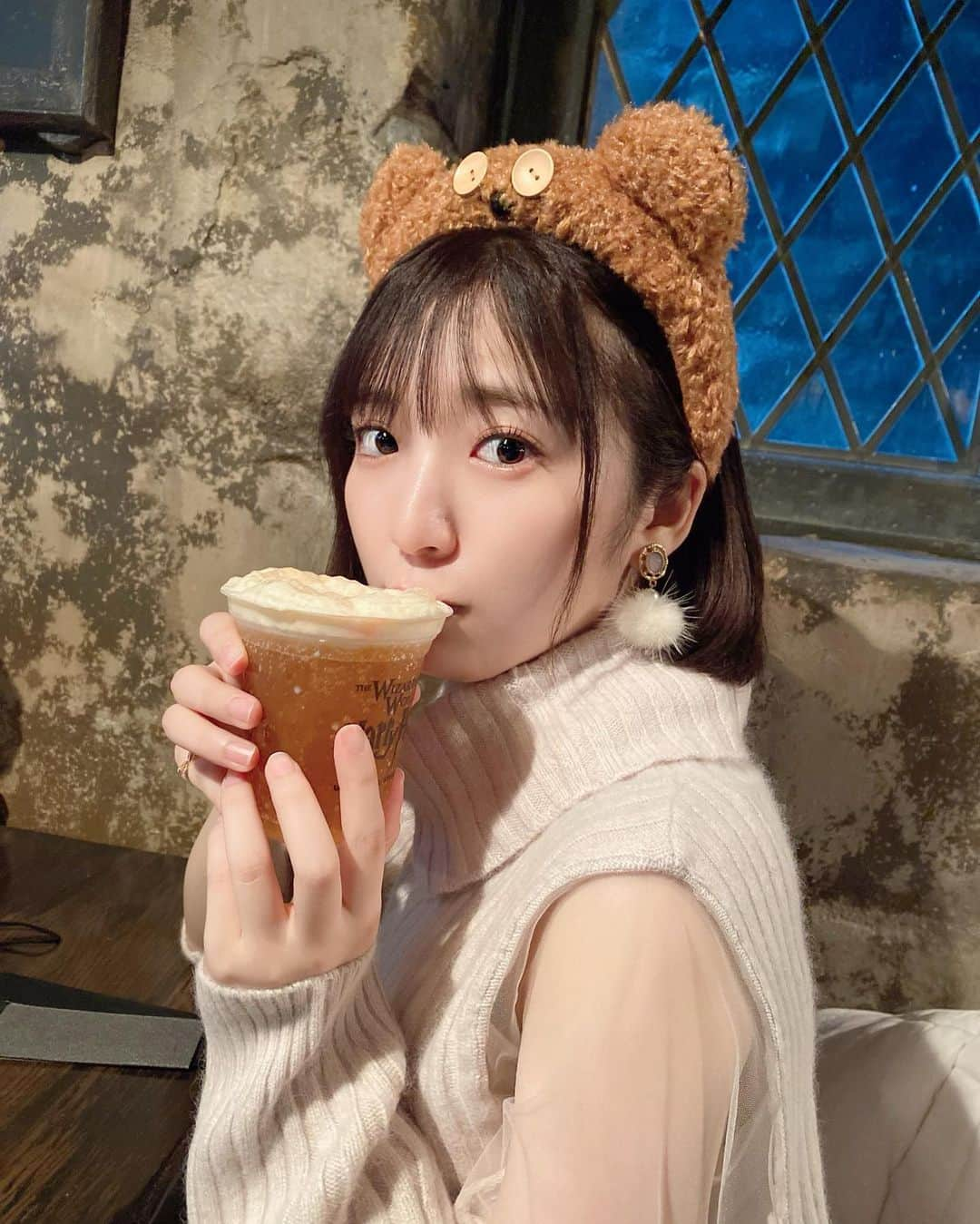 豊田萌絵さんのインスタグラム写真 - (豊田萌絵Instagram)「🍺🤍好き？🧏🏻‍♀️  #ユニバ行くアイドルが #必ず撮るやつ #バタービール #スヌーピーマン」11月26日 20時28分 - toyotamoe