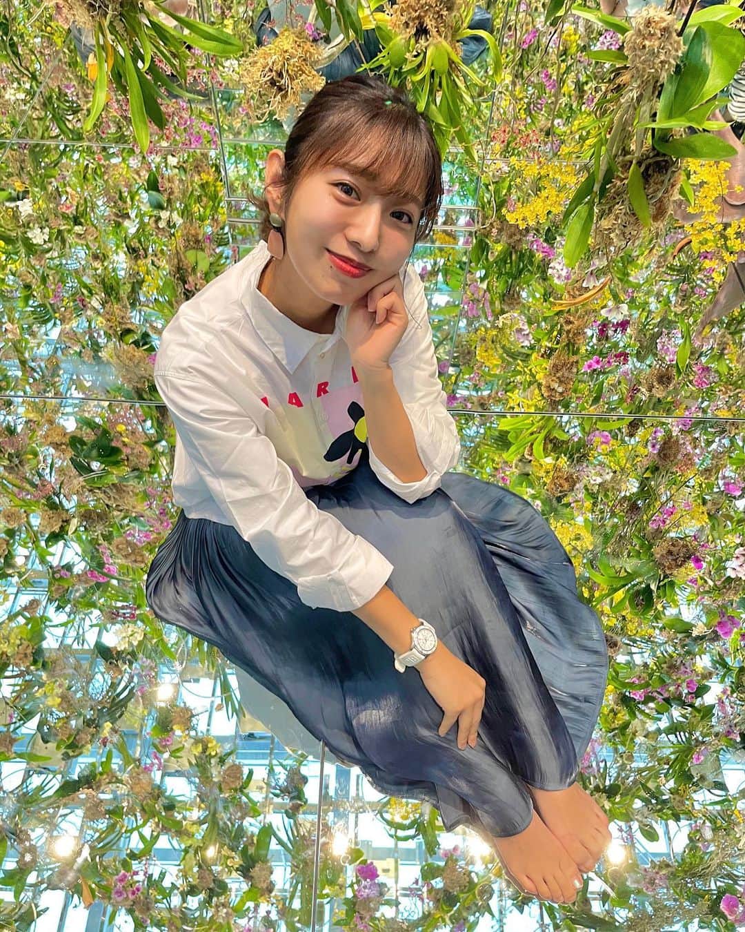 白戸ゆめのさんのインスタグラム写真 - (白戸ゆめのInstagram)「💠 . チームラボの新エリアに行ってきました✨ 発想力とか世界観が素敵で 想像の3倍は楽しめました🥰 . こんなにお花に囲まれたの 春に見たネモフィラ以来💙 また他のエリアの写真も今度投稿します〜！ . #チームラボ #teamlabplanets  #豊洲 #outfit #marni #花だらけ」11月26日 20時49分 - yumeno.s_