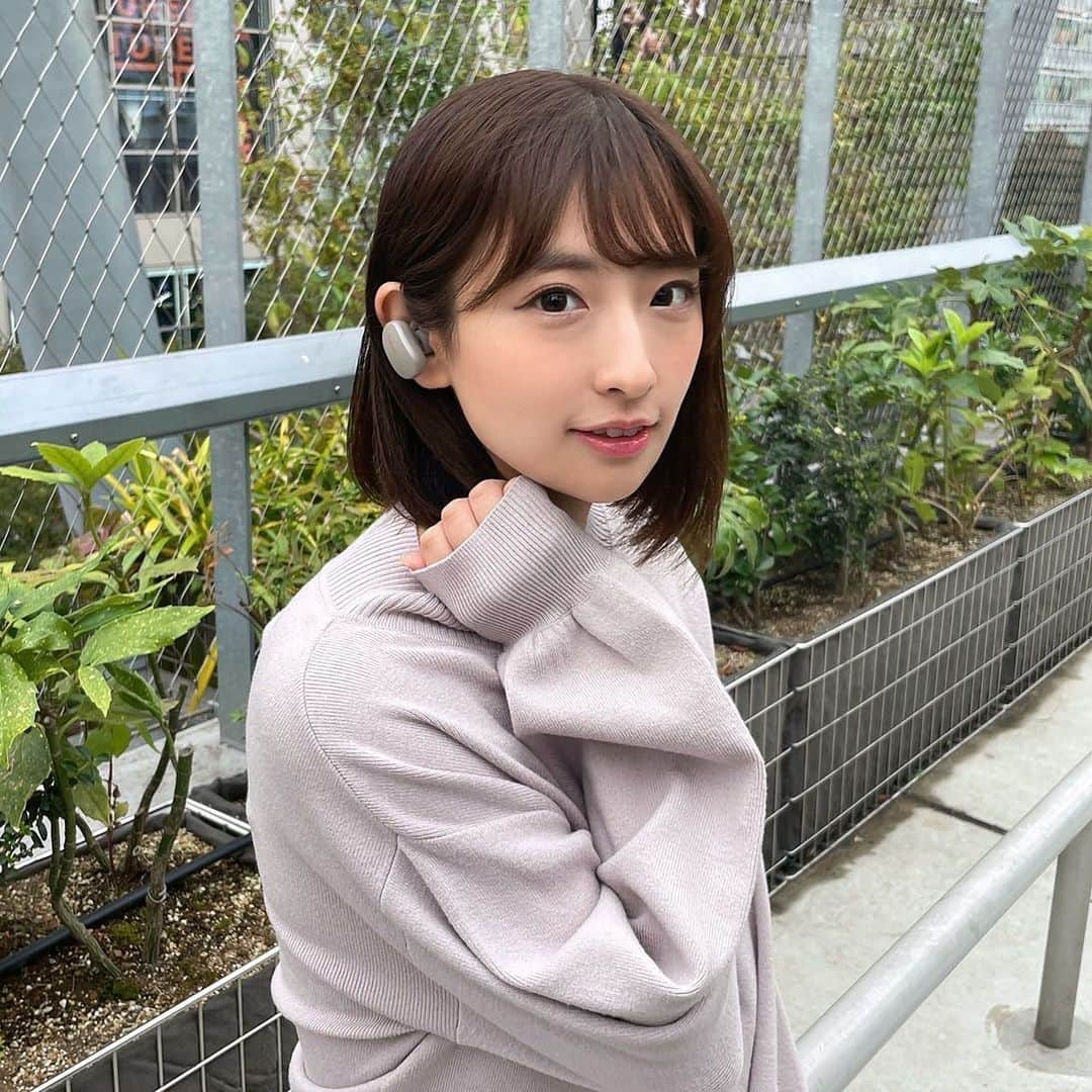 井口眞緒さんのインスタグラム写真 - (井口眞緒Instagram)「この前も紹介したBose QuietComfort® Earbuds引き続き使ってます〜  今回は限定カラーの「サンドストーン」を試しにつけてました！  ノイズキャンセルをオンにすると一気に周りの音が引いていって、音楽に集中できるし、 Boseならではの低音も効いていて音質もとても良いです  Awareモードにすると外の音を取り込みながら騒音だけを排除してくれるので、とっても快適です 長い時間つけていても痛くならないのと外れて落ちちゃうこともないので、  映画とか見るときにも使いやすいです 映画とかテレビ会議する人とかもおすすめです  @bose  #BoseEarbuds #RuleTheQuiet #BoseAmbassador #ボーズ #ワイヤレスイヤホン  #PaidpartnershipwithBose」11月26日 20時58分 - iguchi.mao