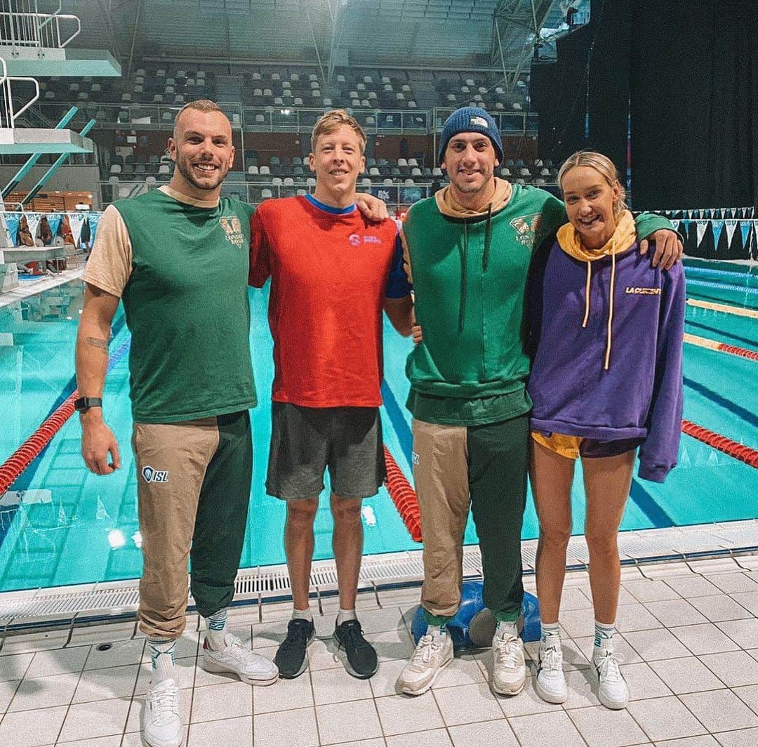 マディソン・ウィルソンのインスタグラム：「Missing @sa_sports_institute so much. My SASI family is everything to me. Lucky I have these 3 trouble makers over here. We may be on different teams but we are still teammates ❤️💙」